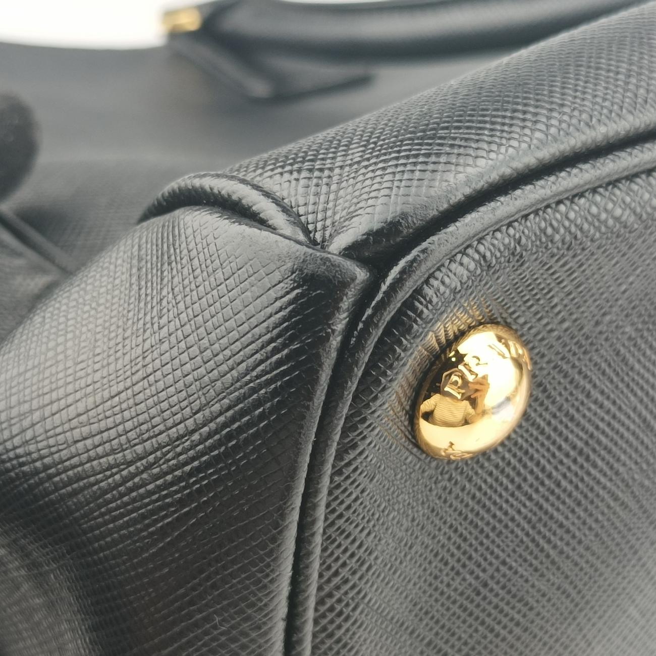 Vintage Prada Galleria Black SAFFIANO Leather 1BA274 handbag | stylenewstar