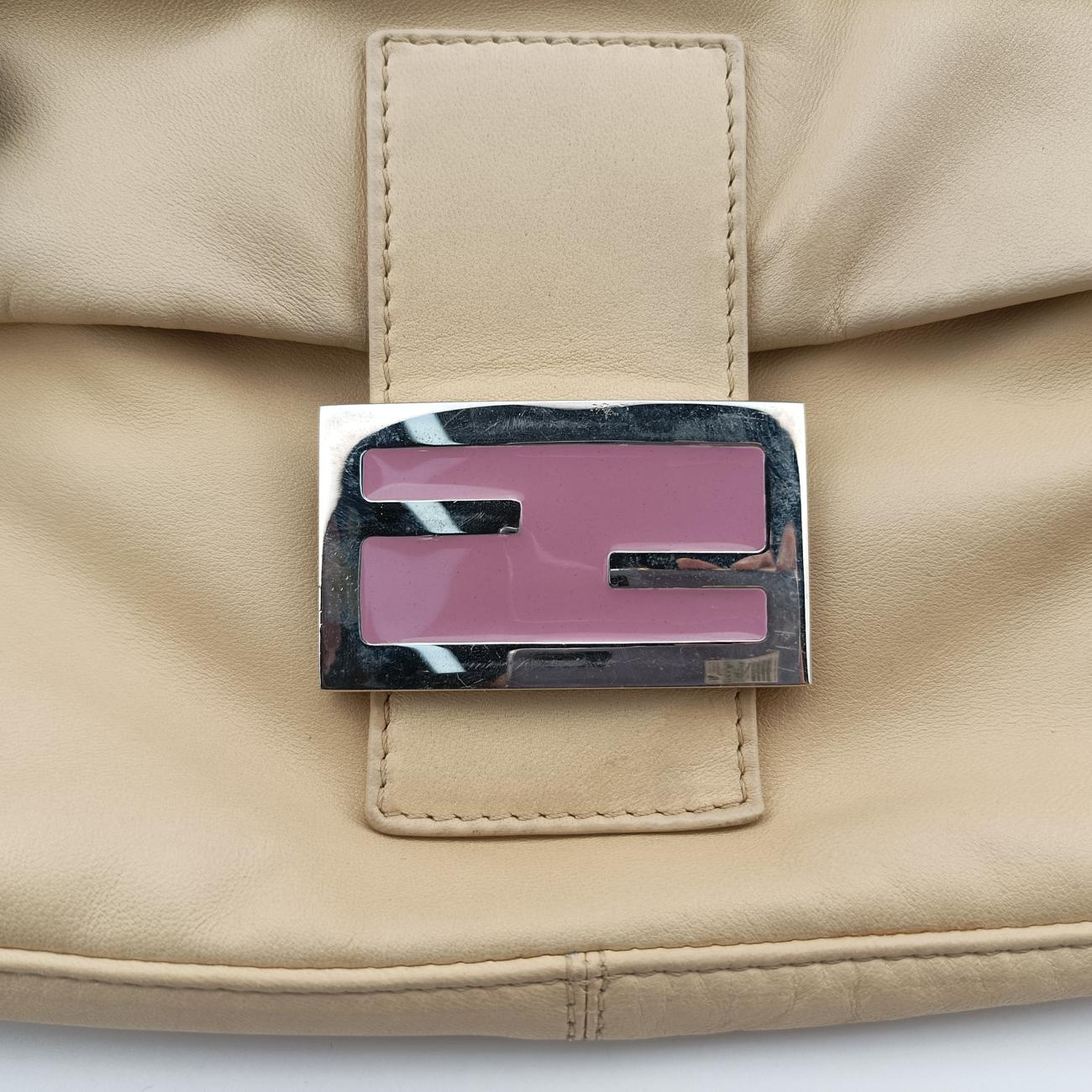 Pre-owned Fendi Baguette Beige Leather 26424 shoulderbag | stylenewstar