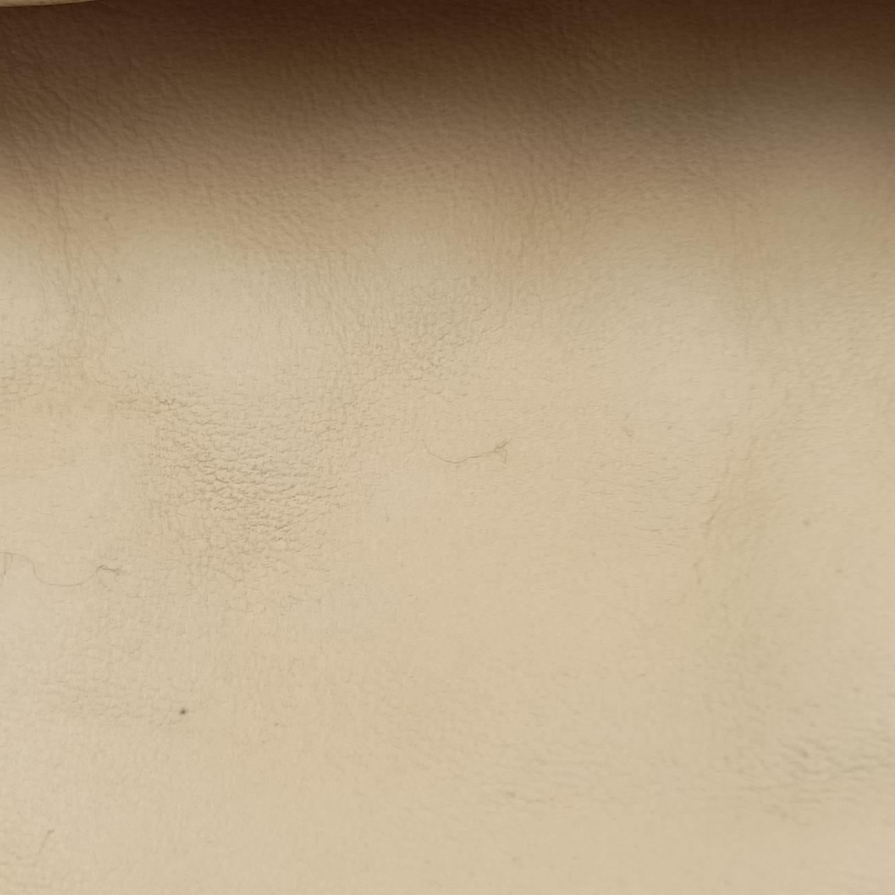 Pre-owned Fendi Baguette Beige Leather 26424 shoulderbag | stylenewstar