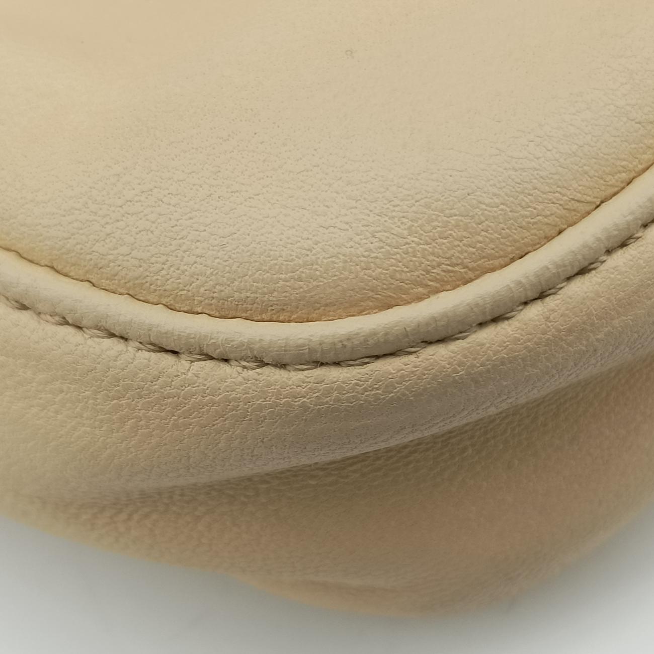 Pre-owned Fendi Baguette Beige Leather 26424 shoulderbag | stylenewstar