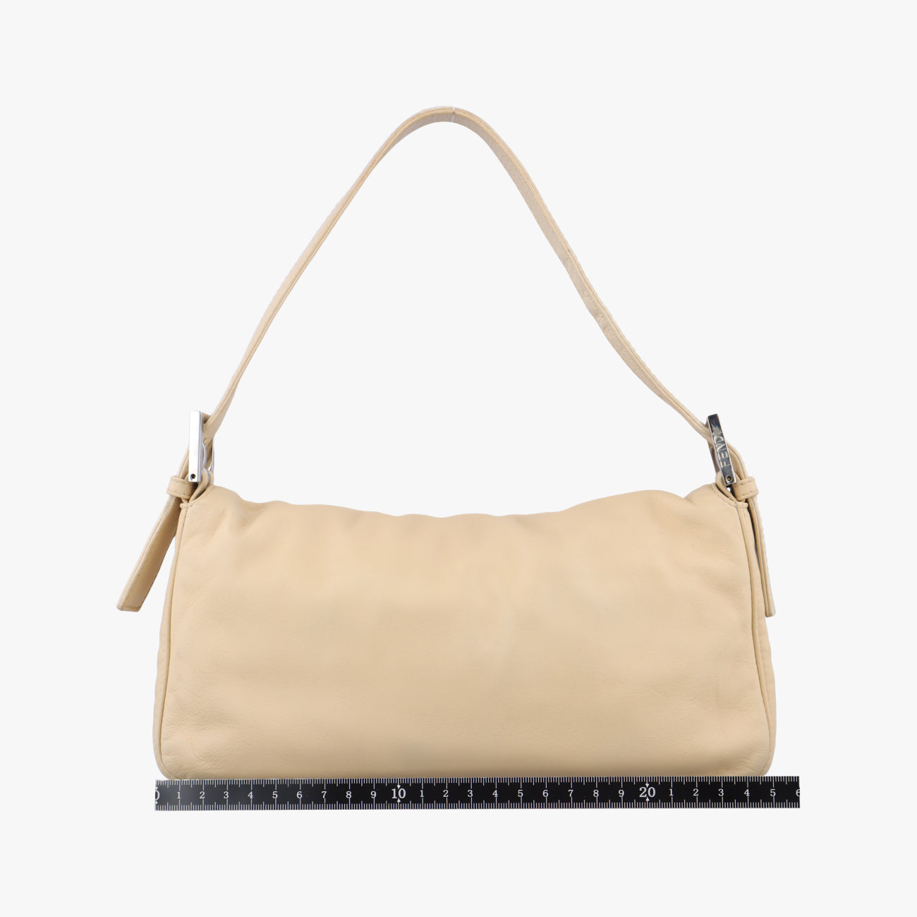 Pre-owned Fendi Baguette Beige Leather 26424 shoulderbag | stylenewstar