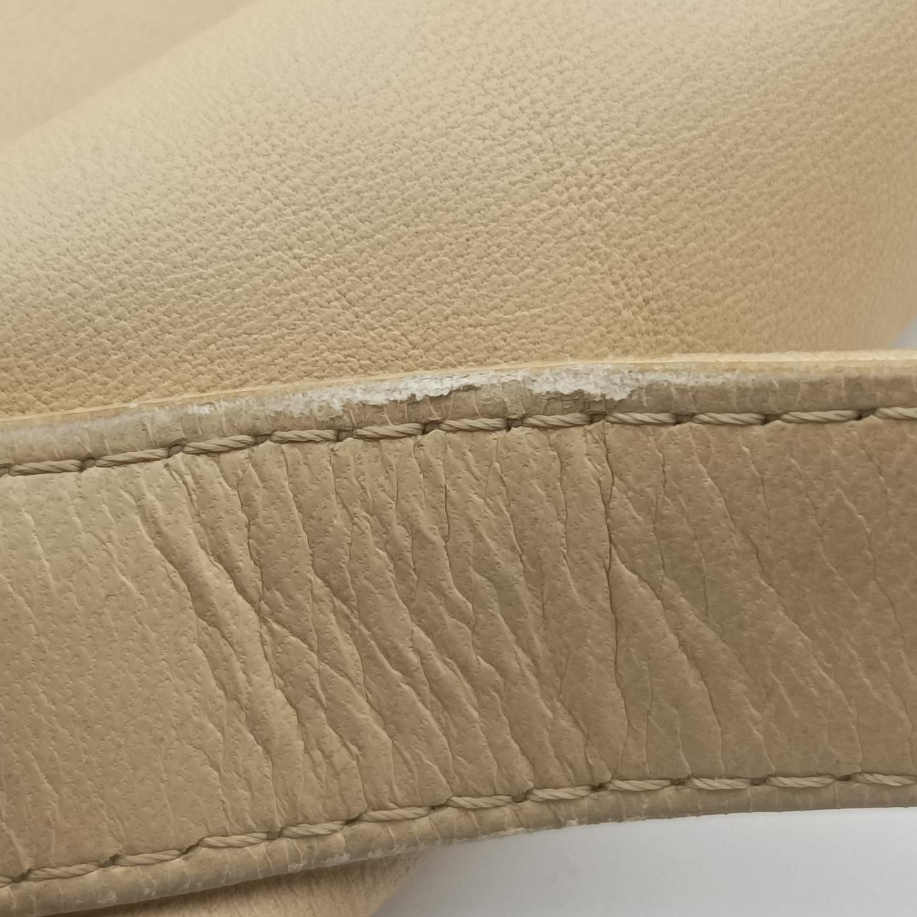 Pre-owned Fendi Baguette Beige Leather 26424 shoulderbag | stylenewstar