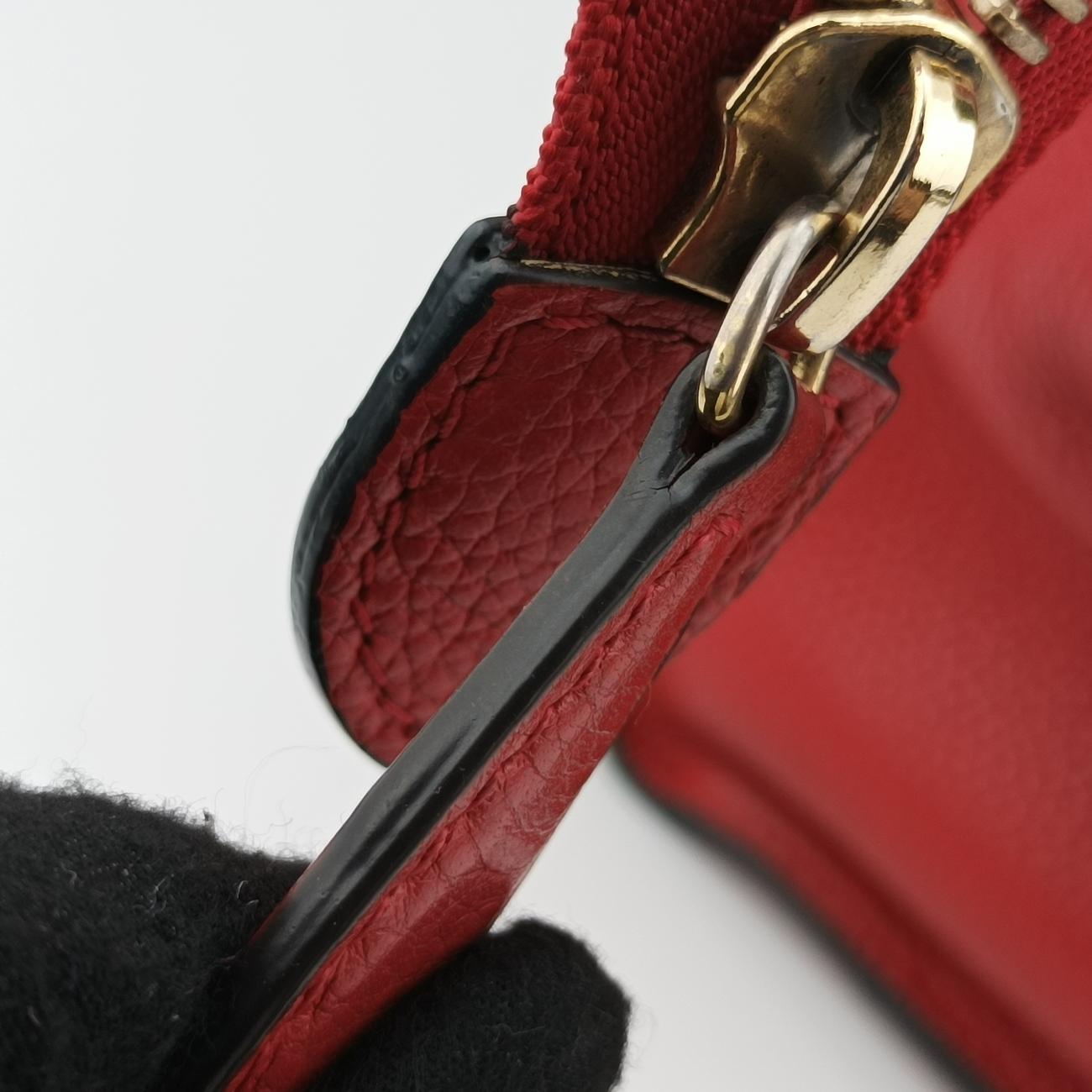 Pre-owned Celine Luggage Micro shopper Red Leather  handbag | stylenewstar