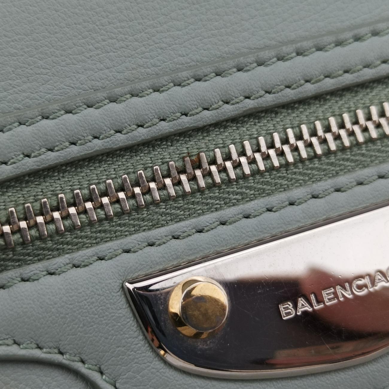 Pre-owned Balenciaga Metal Plate City Chain Blue Leather  shoulderbag | stylenewstar