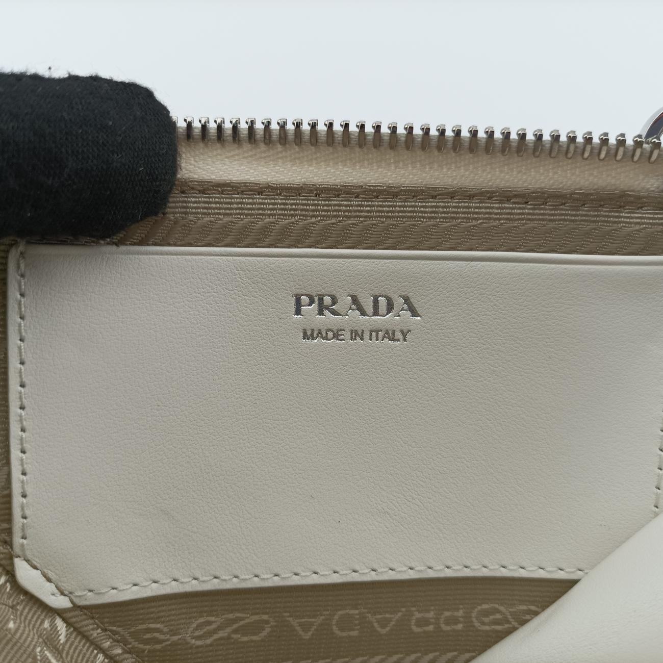 Pre-owned Prada Triangle Logo Plate White SAFFIANO Leather 1NR015 shoulderbag | stylenewstar