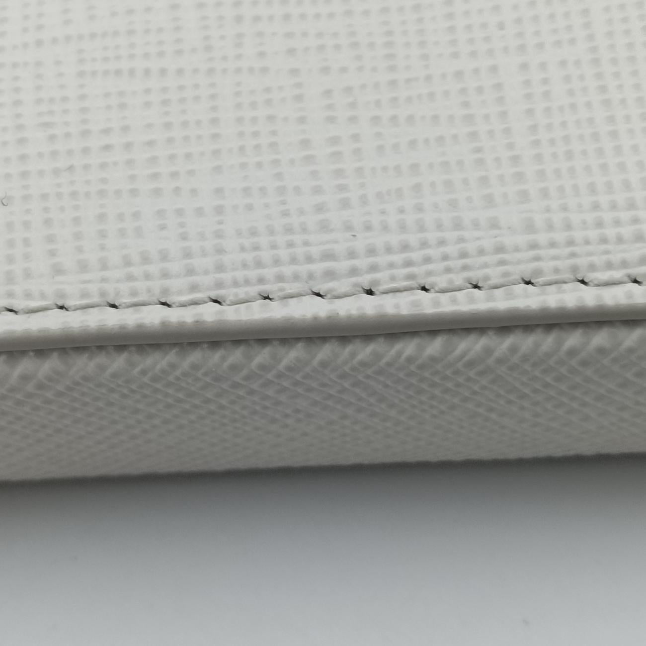 Pre-owned Prada Triangle Logo Plate White SAFFIANO Leather 1NR015 shoulderbag | stylenewstar