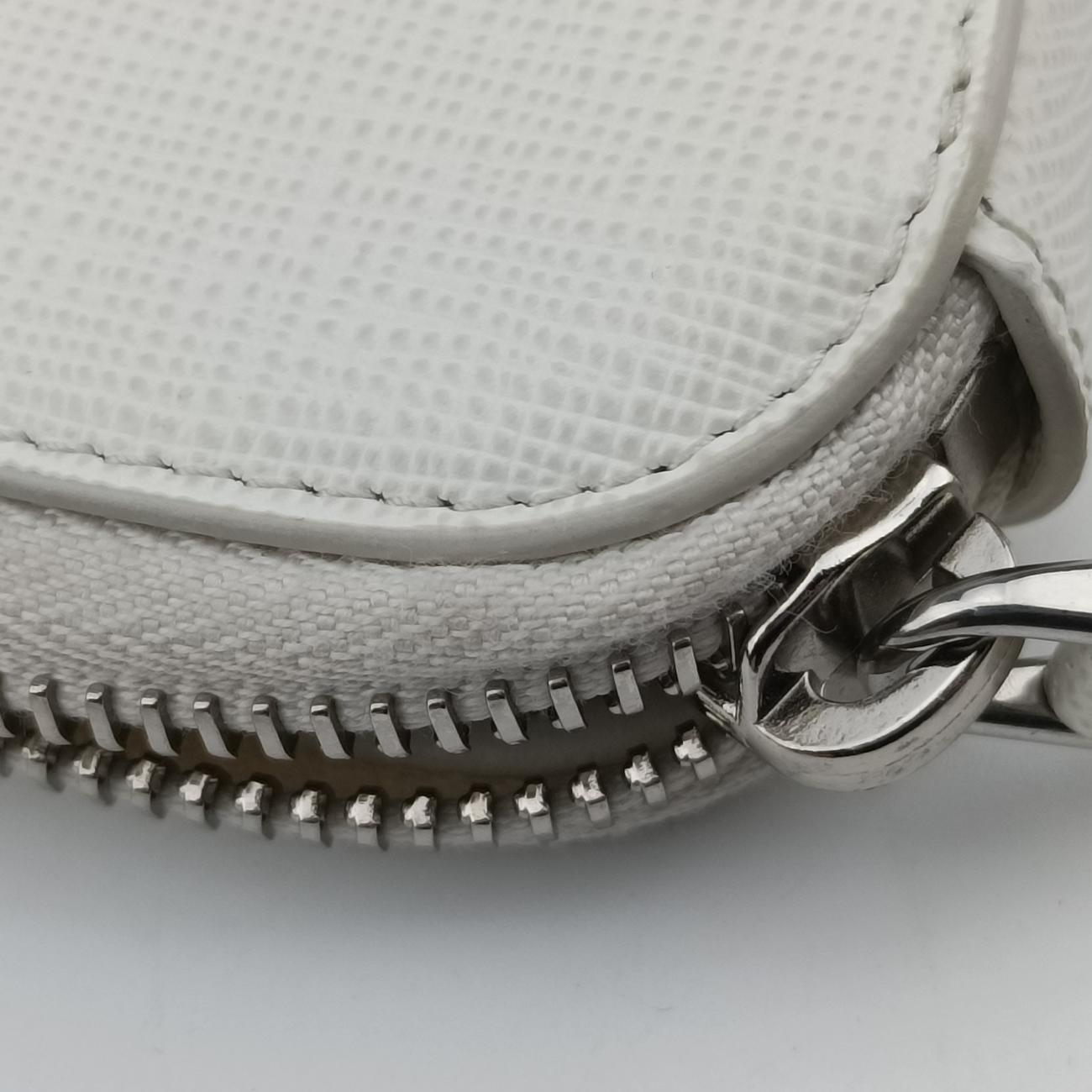 Pre-owned Prada Triangle Logo Plate White SAFFIANO Leather 1NR015 shoulderbag | stylenewstar