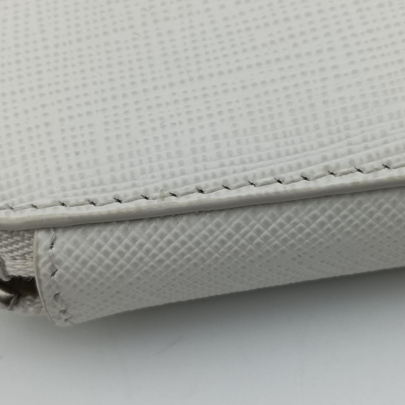 Pre-owned Prada Triangle Logo Plate White SAFFIANO Leather 1NR015 shoulderbag | stylenewstar