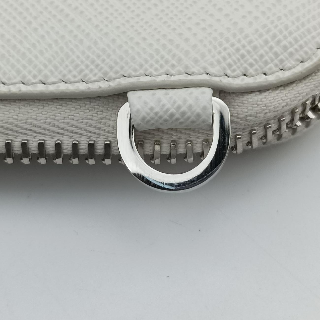 Pre-owned Prada Triangle Logo Plate White SAFFIANO Leather 1NR015 shoulderbag | stylenewstar