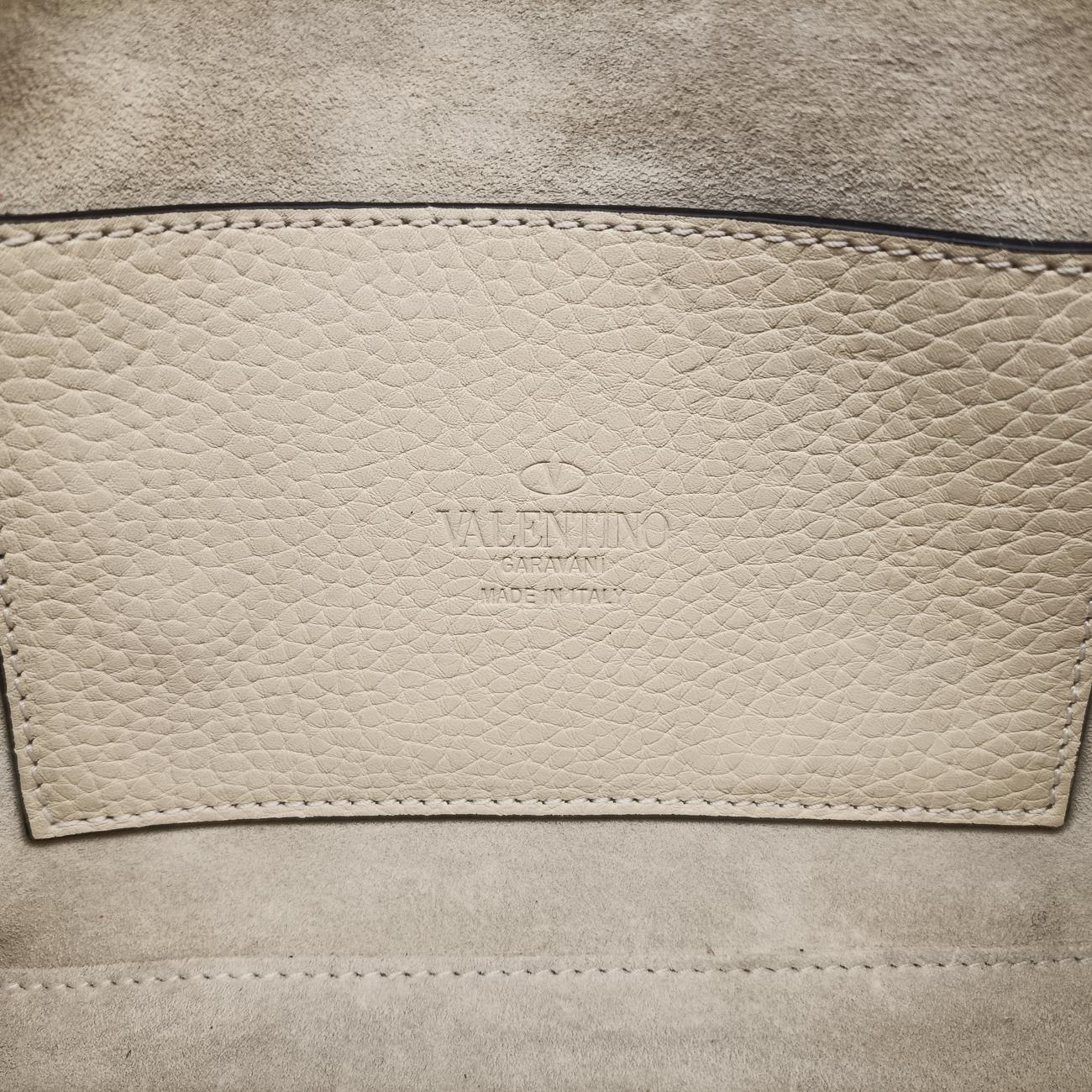 Pre-owned Valentino Rockstud White Leather  shoulderbag | stylenewstar