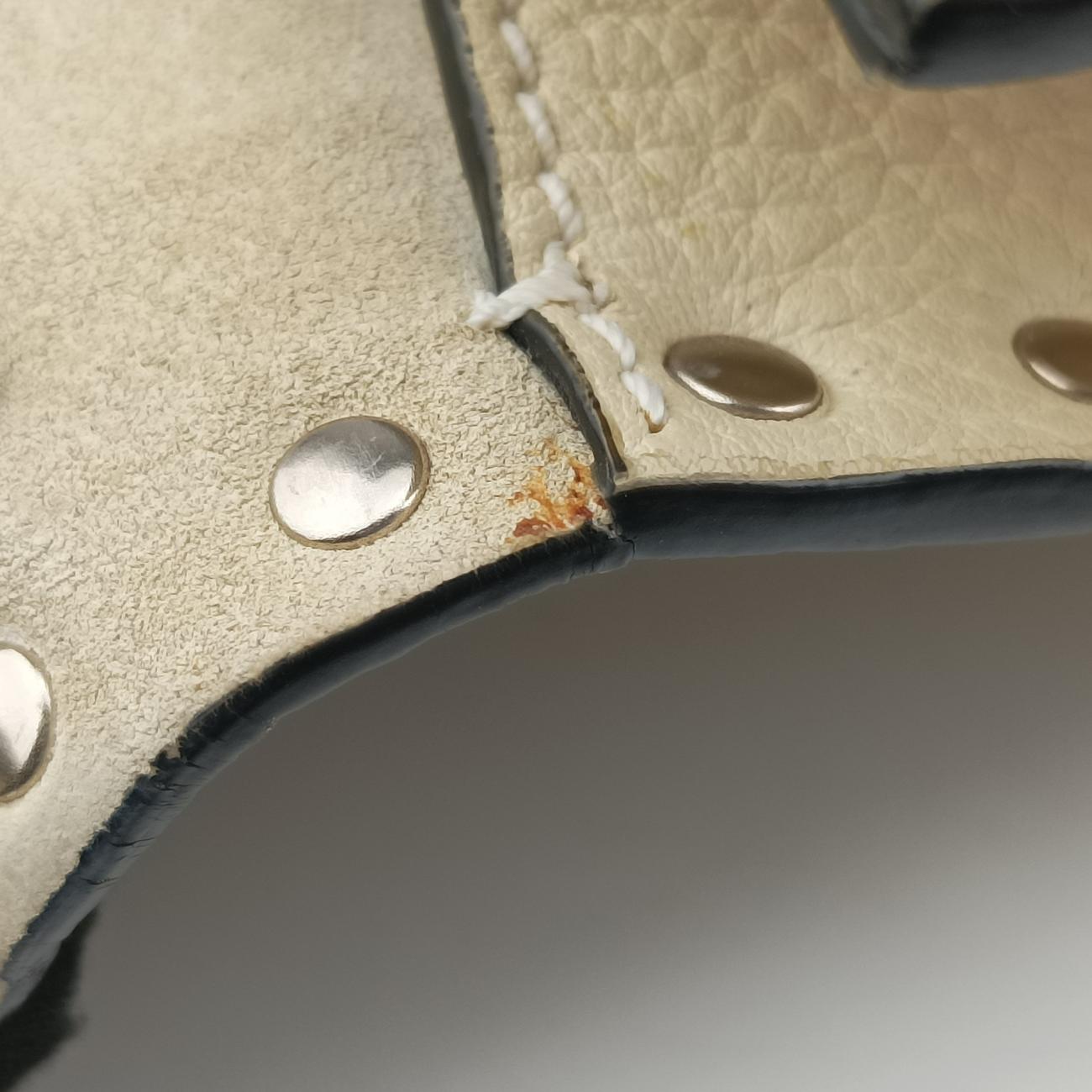 Pre-owned Valentino Rockstud White Leather  shoulderbag | stylenewstar