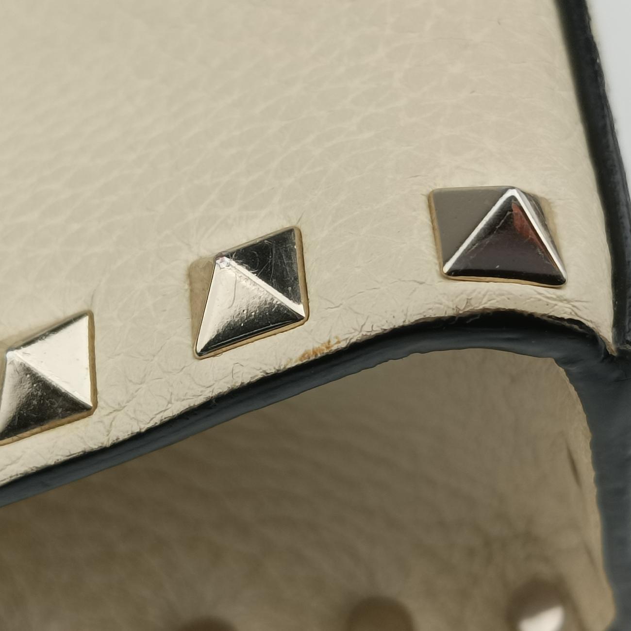 Pre-owned Valentino Rockstud White Leather  shoulderbag | stylenewstar