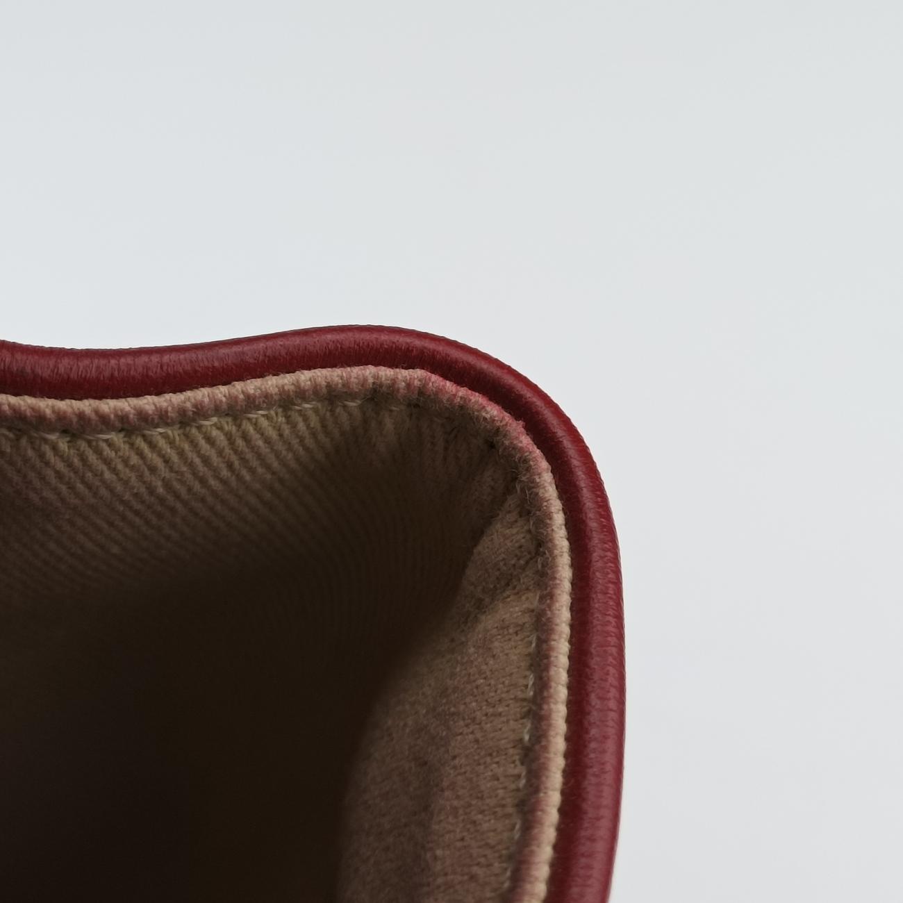 Secondhand Valentino CANDYSTUD Red Leather  shoulderbag | stylenewstar