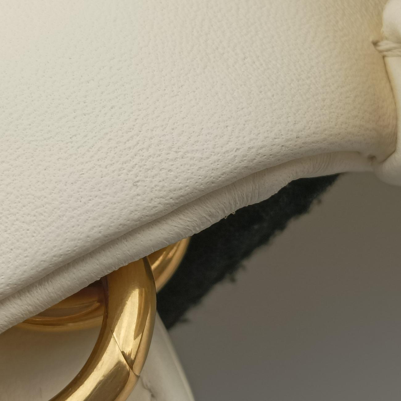 Pre-owned Valentino Roman stud chain White Leather  handbag | stylenewstar