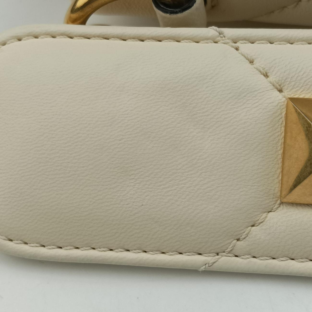 Pre-owned Valentino Roman stud chain White Leather  handbag | stylenewstar