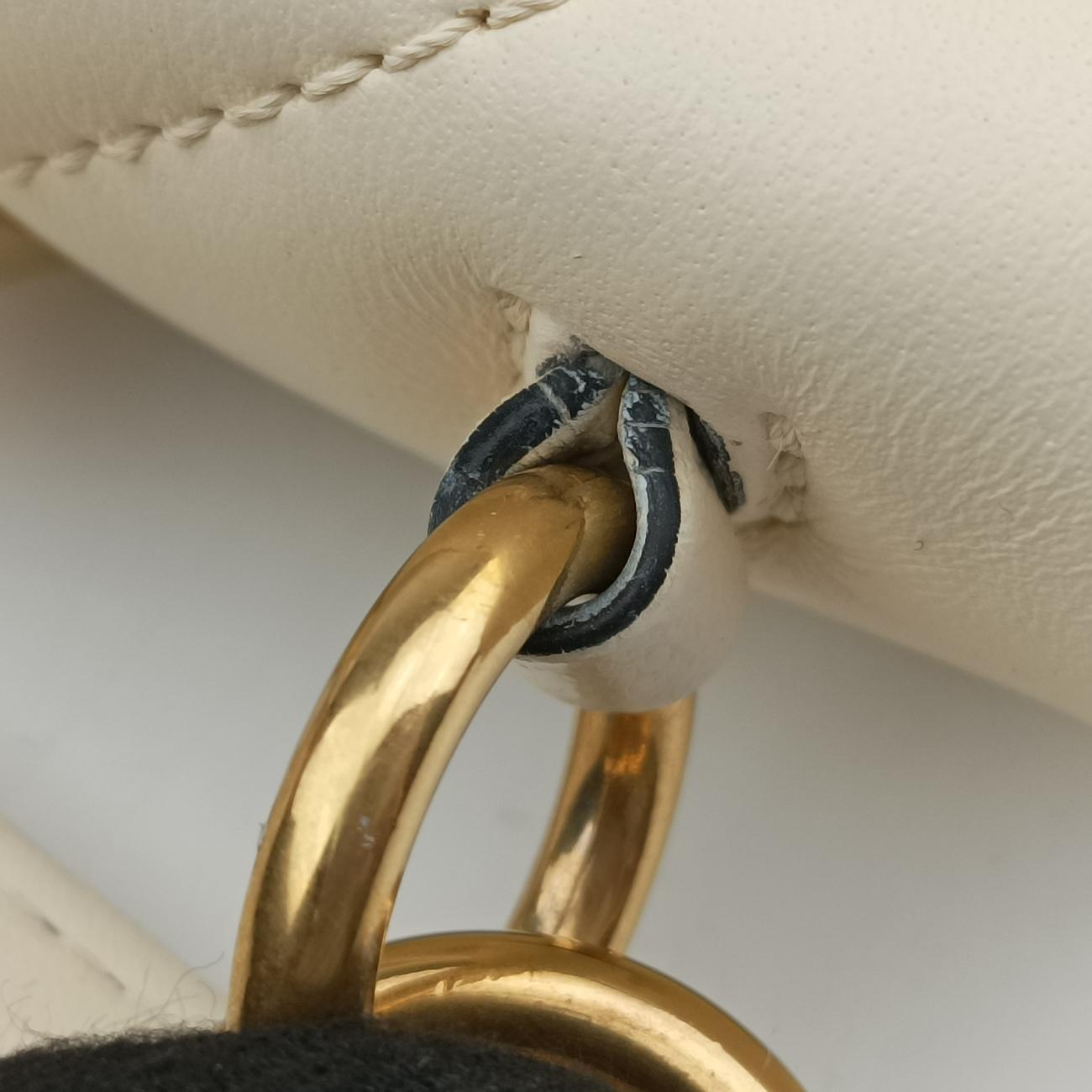 Pre-owned Valentino Roman stud chain White Leather  handbag | stylenewstar