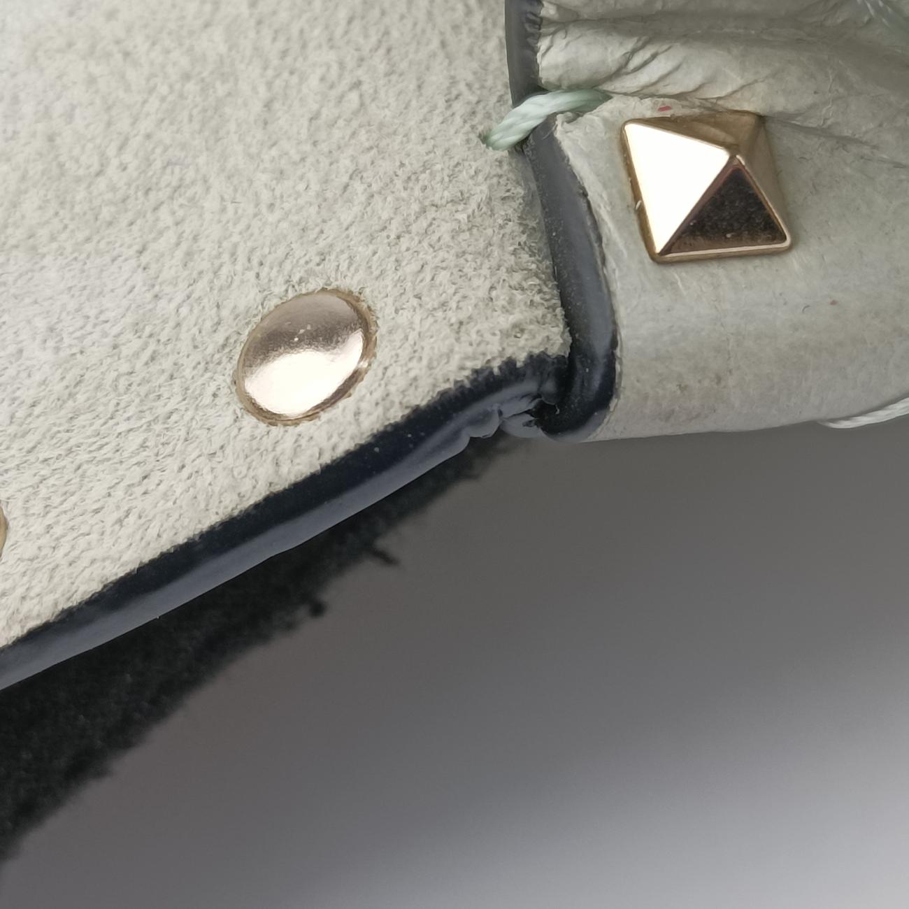 Pre-owned Valentino Rockstud SPIKE UP White Leather  shoulderbag | stylenewstar