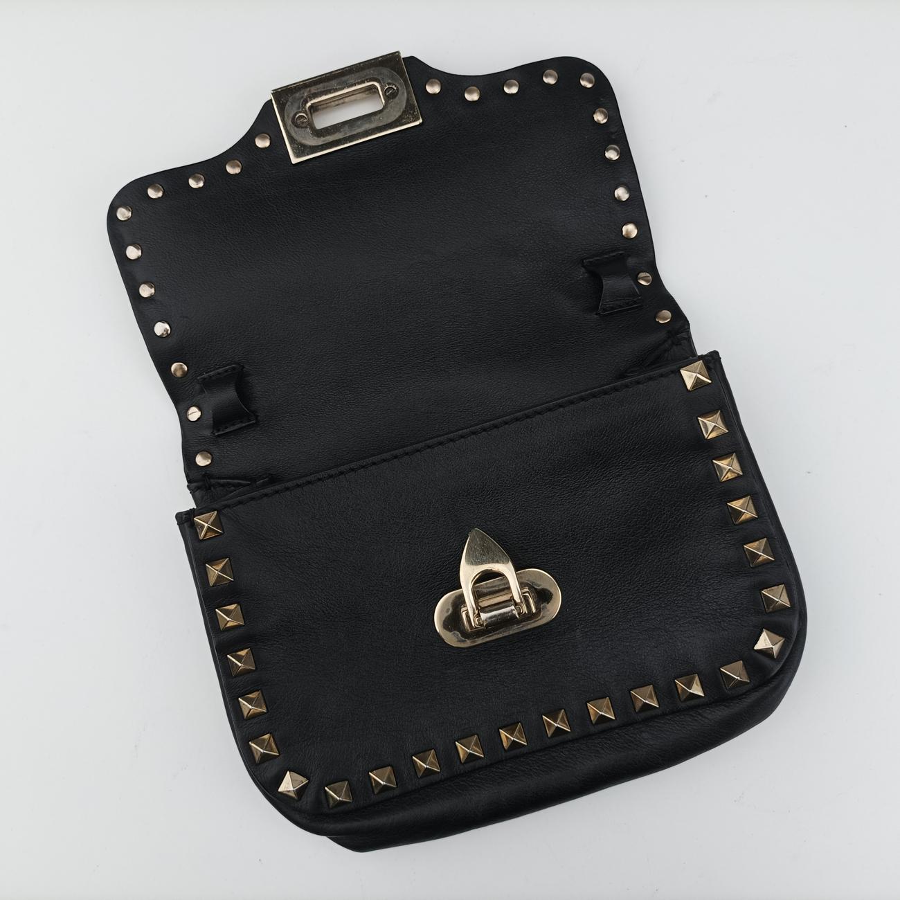 Pre-owned Valentino Rockstud Black Leather  shoulderbag | stylenewstar