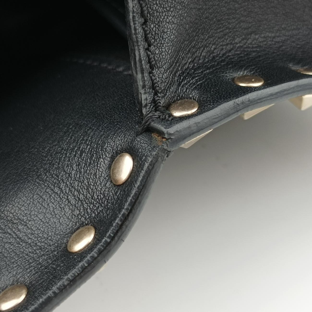 Pre-owned Valentino Rockstud Black Leather  shoulderbag | stylenewstar