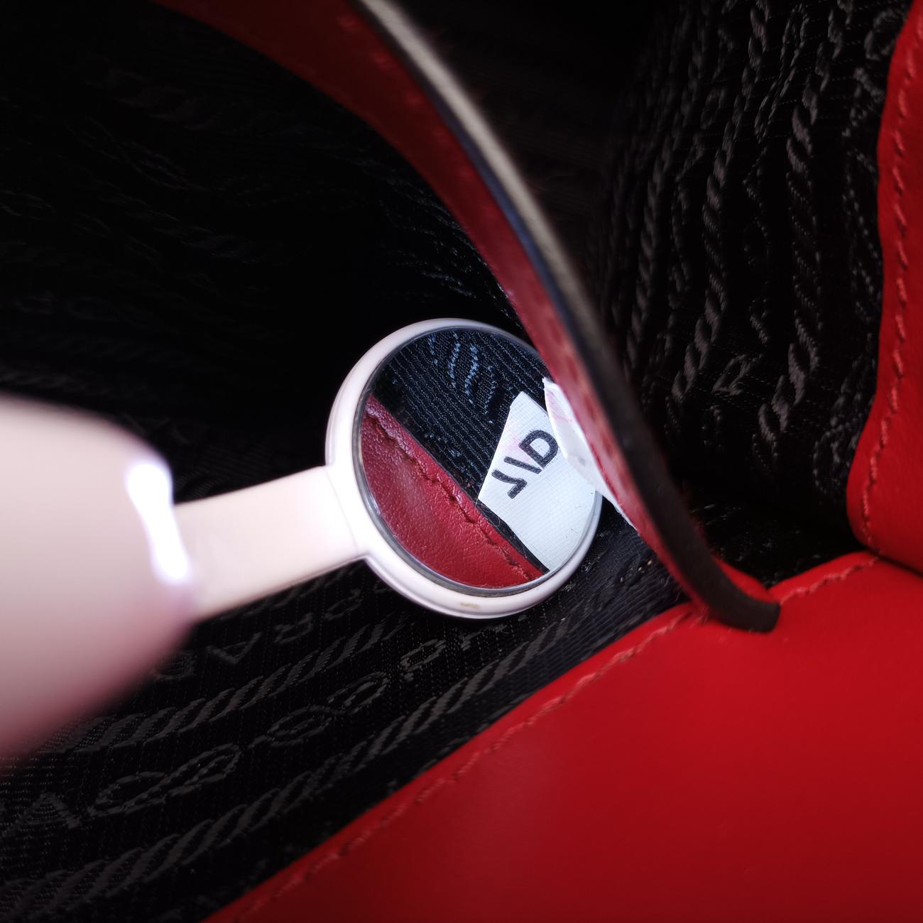 Pre-owned Prada Triangle Logo Red SAFFIANO Leather  shoulderbag | stylenewstar