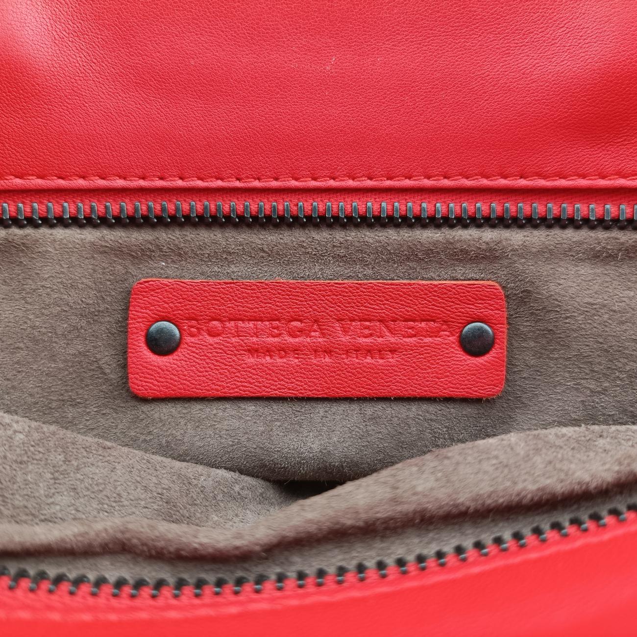 Pre-owned Bottega Veneta Intrecciato Red lambskin  shoulderbag | stylenewstar