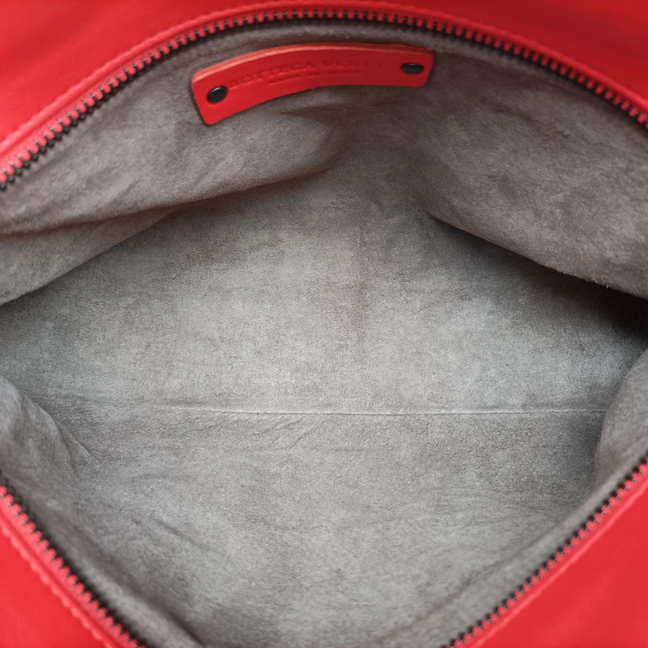 Pre-owned Bottega Veneta Intrecciato Red lambskin  shoulderbag | stylenewstar