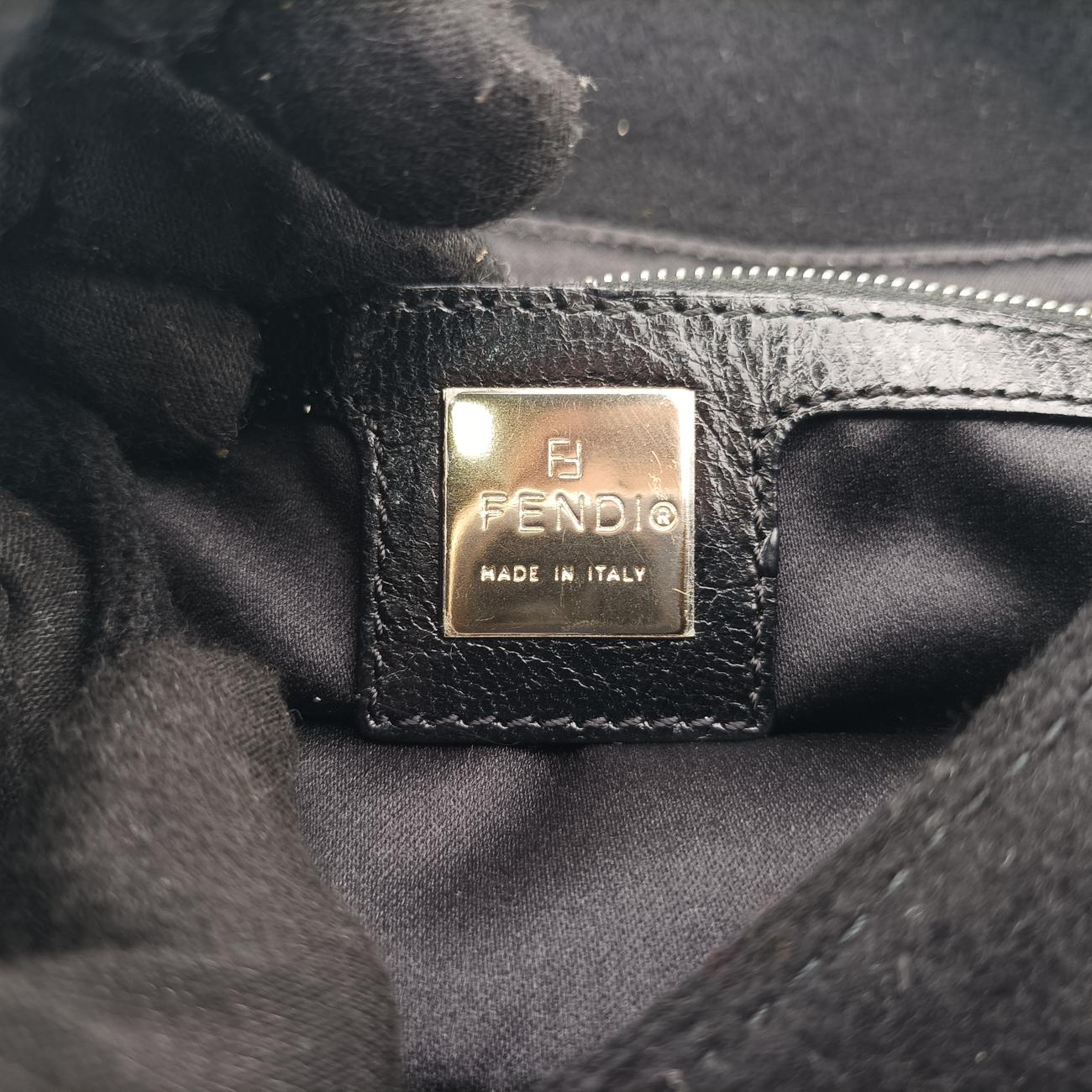 Secondhand Fendi Baguette Black fabric 26424 shoulderbag | stylenewstar