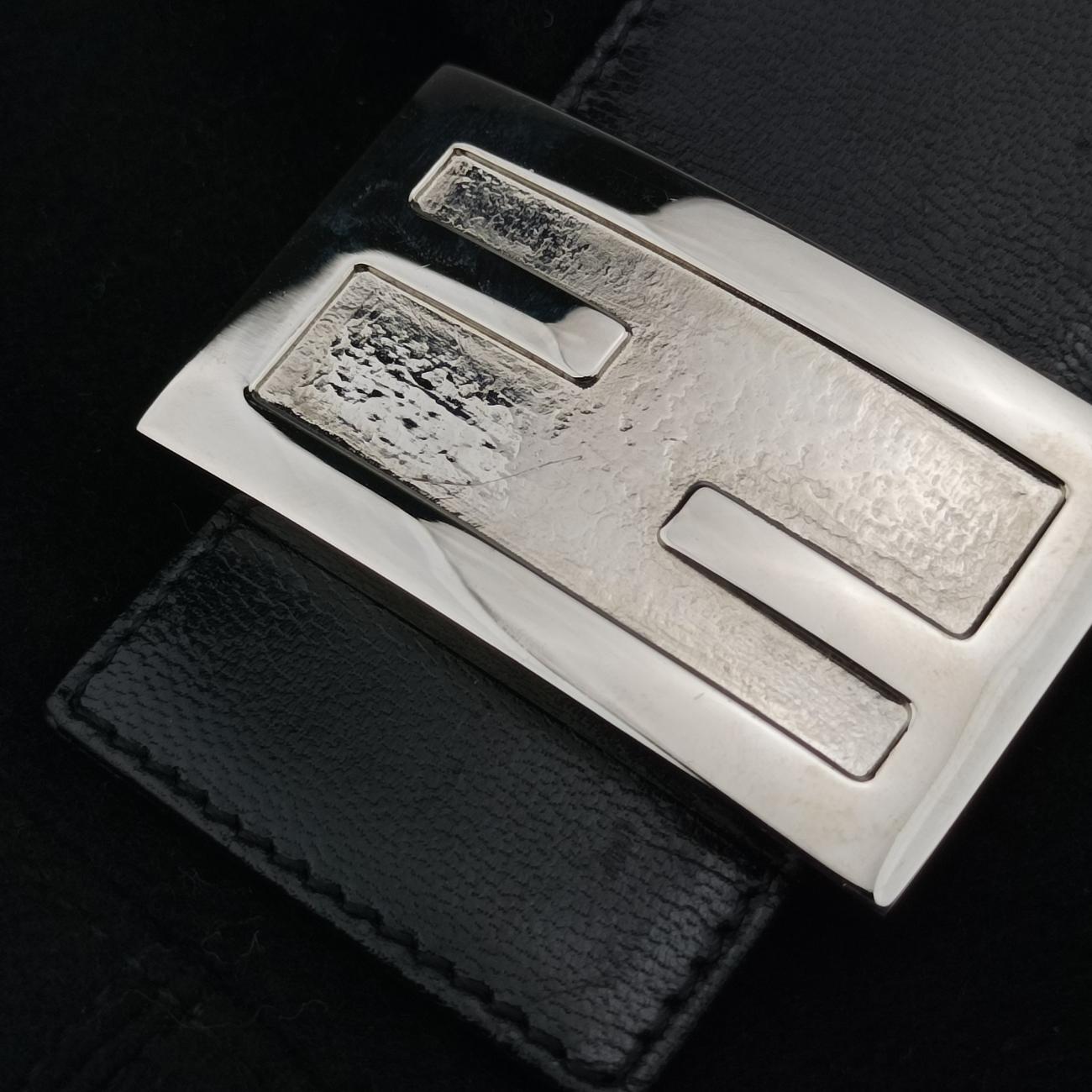 Secondhand Fendi Baguette Black fabric 26424 shoulderbag | stylenewstar