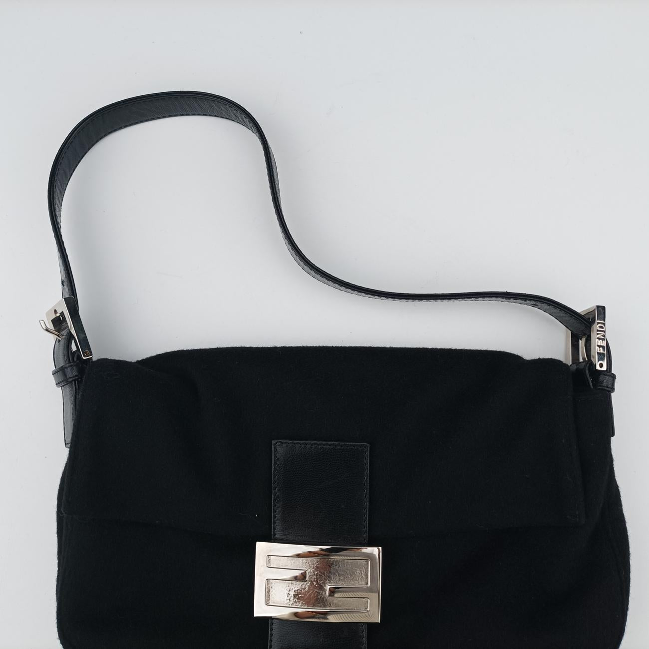 Secondhand Fendi Baguette Black fabric 26424 shoulderbag | stylenewstar