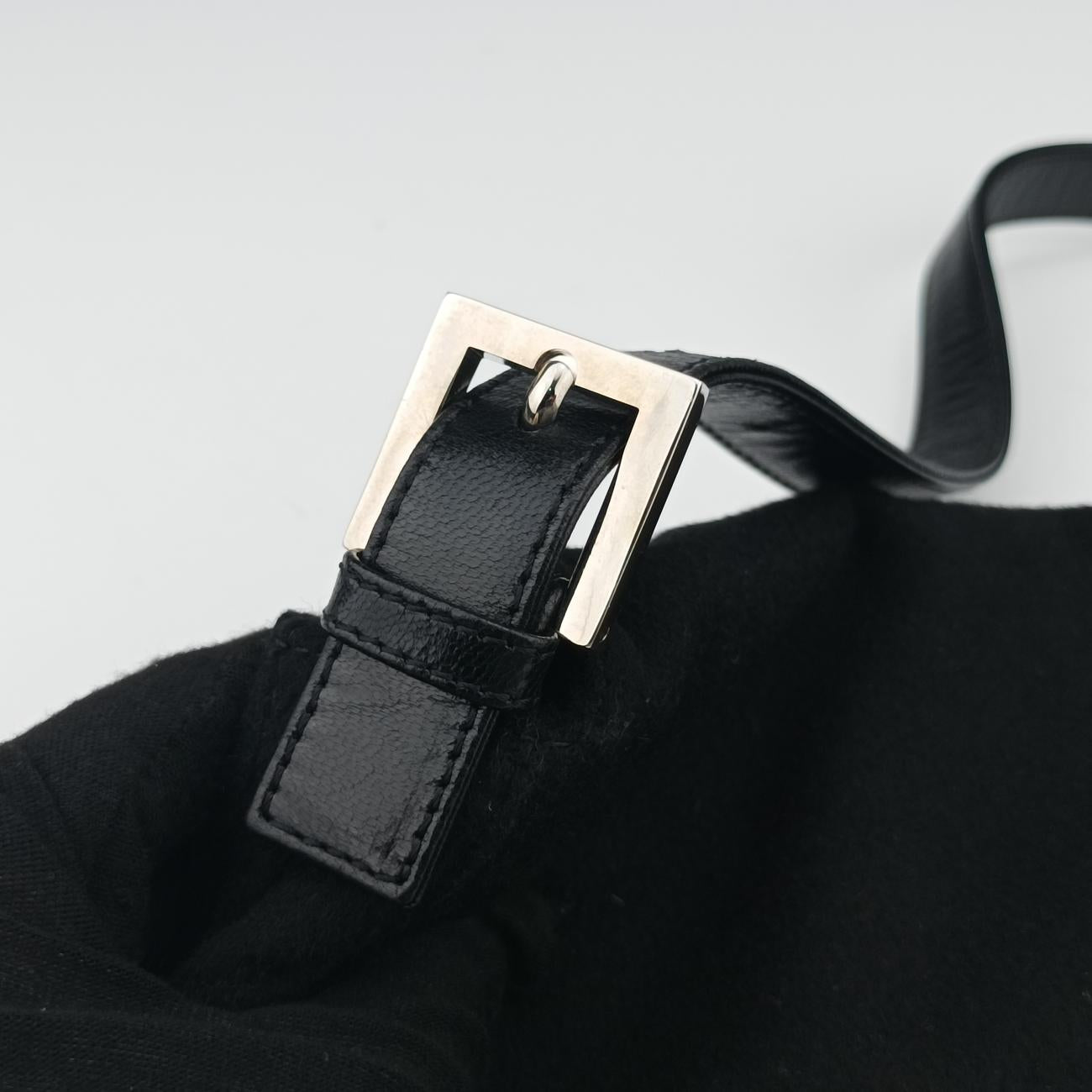 Secondhand Fendi Baguette Black fabric 26424 shoulderbag | stylenewstar