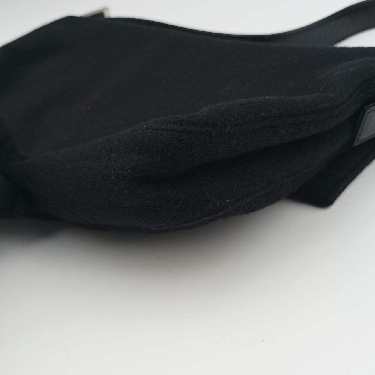 Secondhand Fendi Baguette Black fabric 26424 shoulderbag | stylenewstar