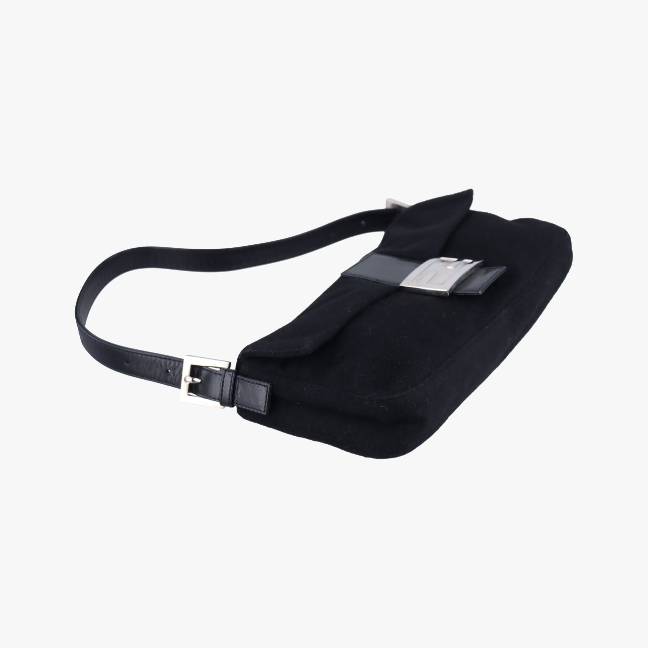 Secondhand Fendi Baguette Black fabric 26424 shoulderbag | stylenewstar