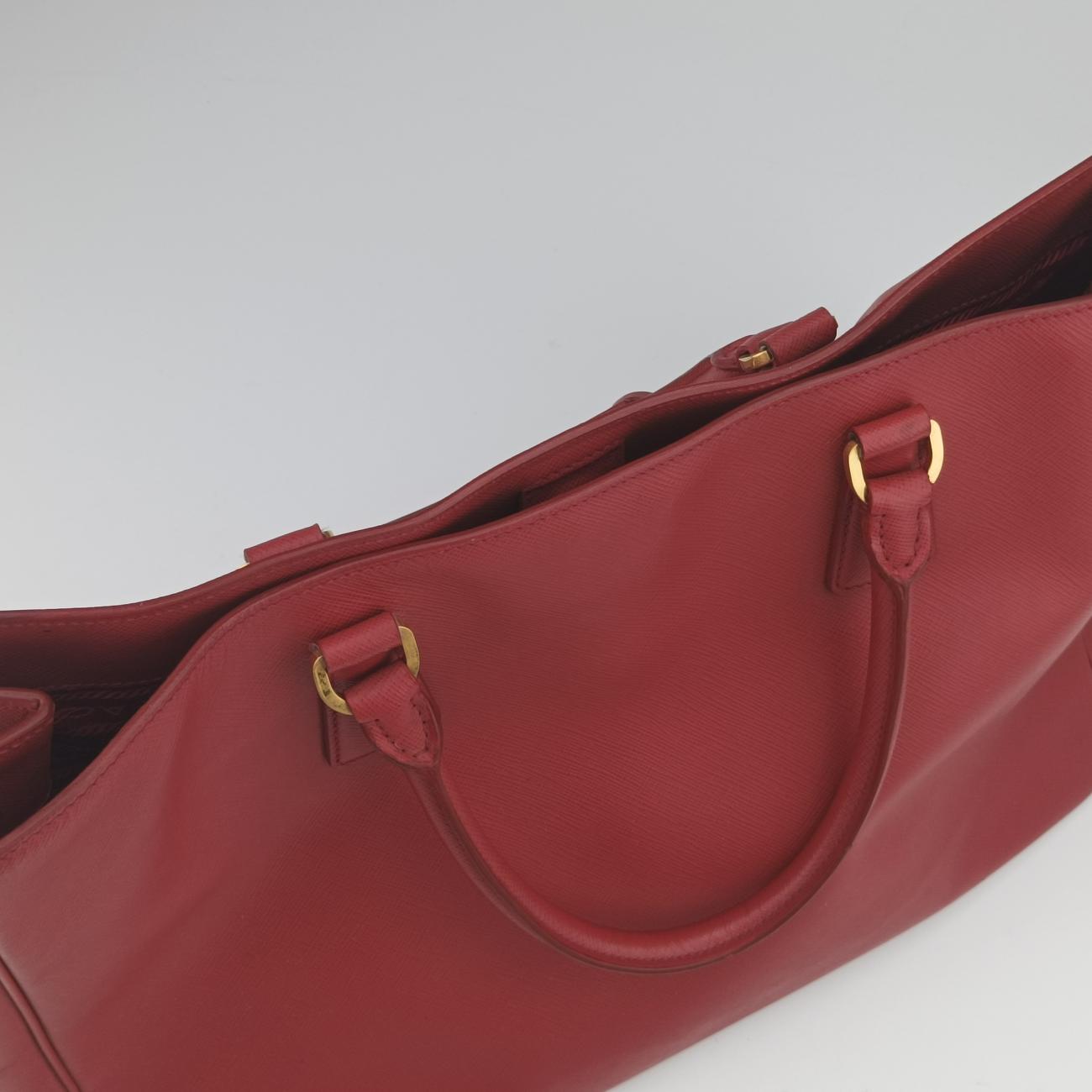 Pre-owned Prada Galleria Red SAFFIANO Leather BN1786 handbag | stylenewstar