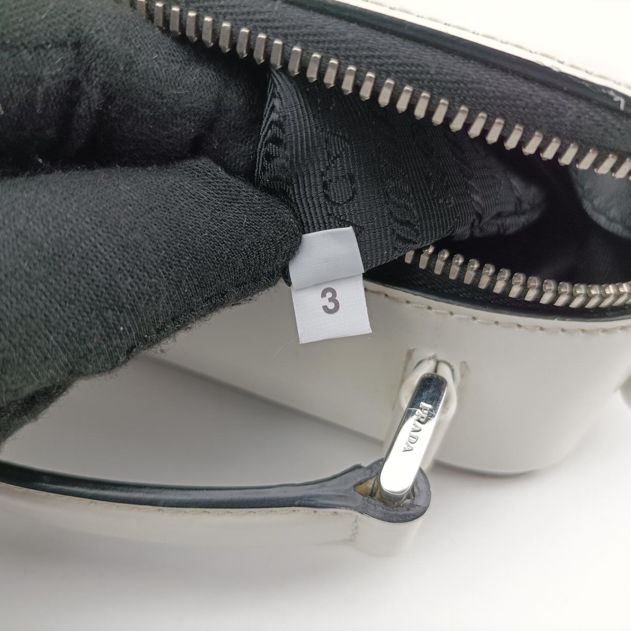 Pre-owned Prada Brique White Leather 2VH069 shoulderbag | stylenewstar