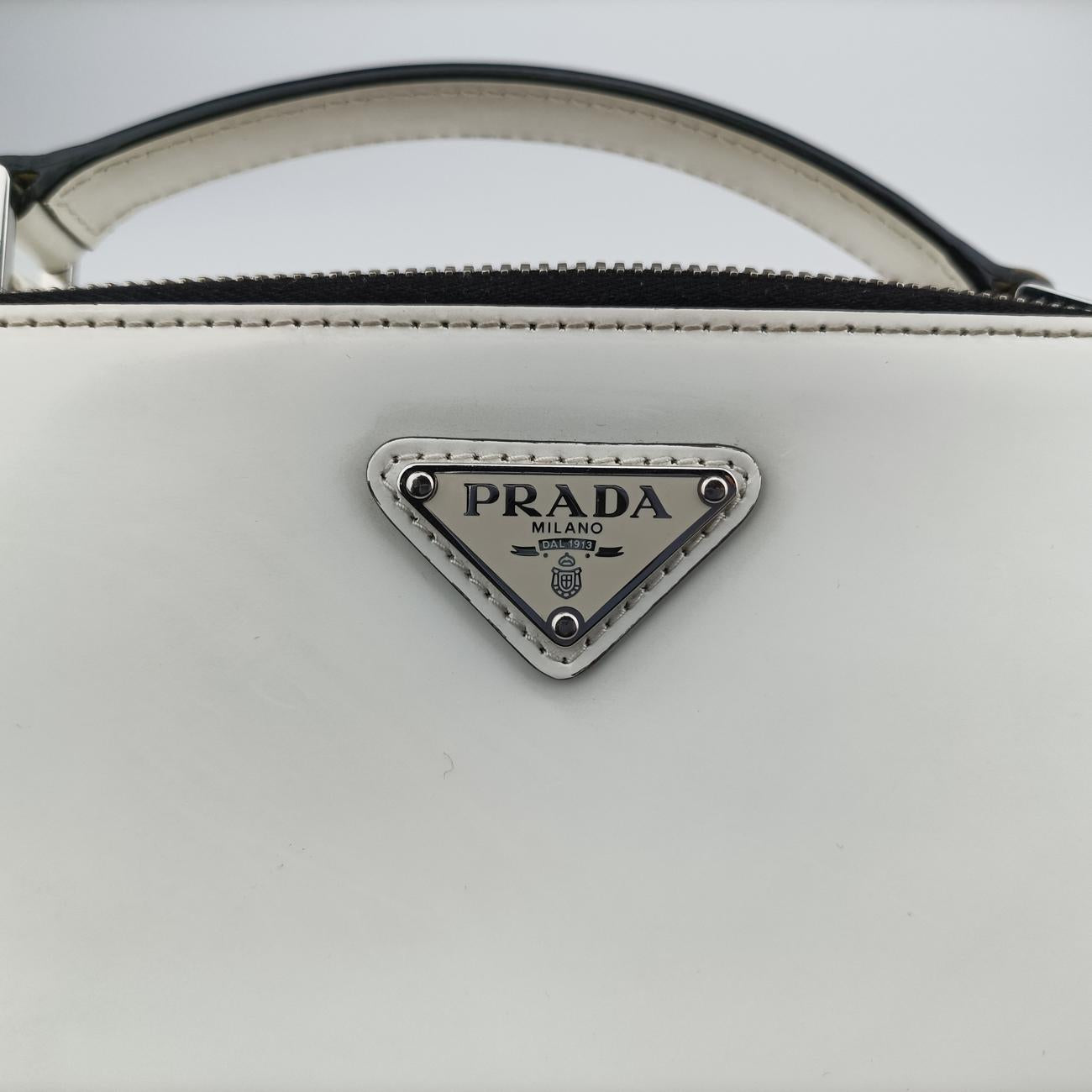 Pre-owned Prada Brique White Leather 2VH069 shoulderbag | stylenewstar