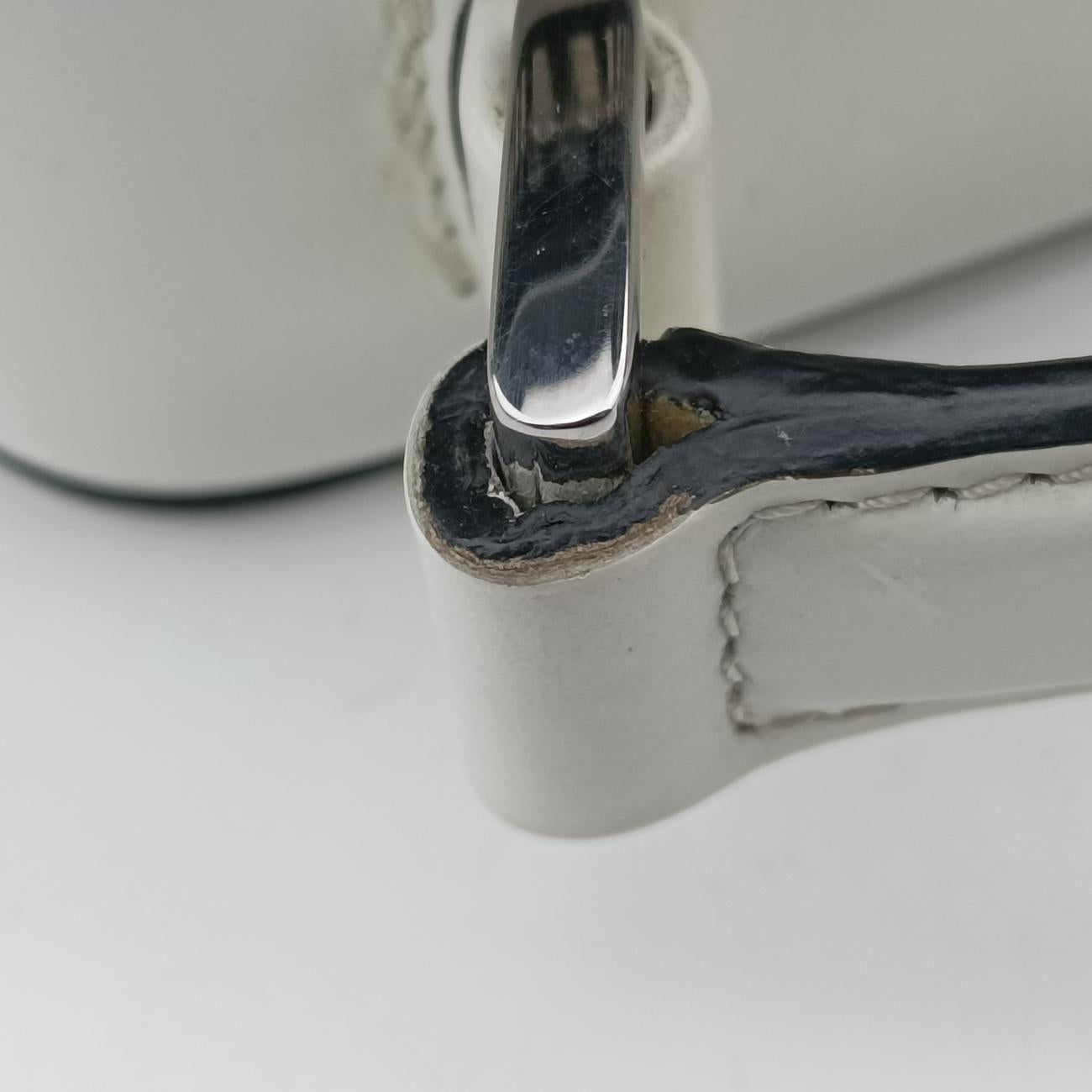 Pre-owned Prada Brique White Leather 2VH069 shoulderbag | stylenewstar