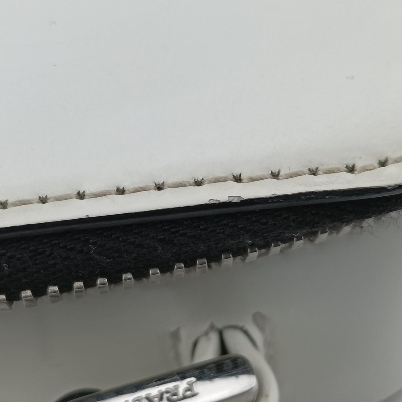 Pre-owned Prada Brique White Leather 2VH069 shoulderbag | stylenewstar