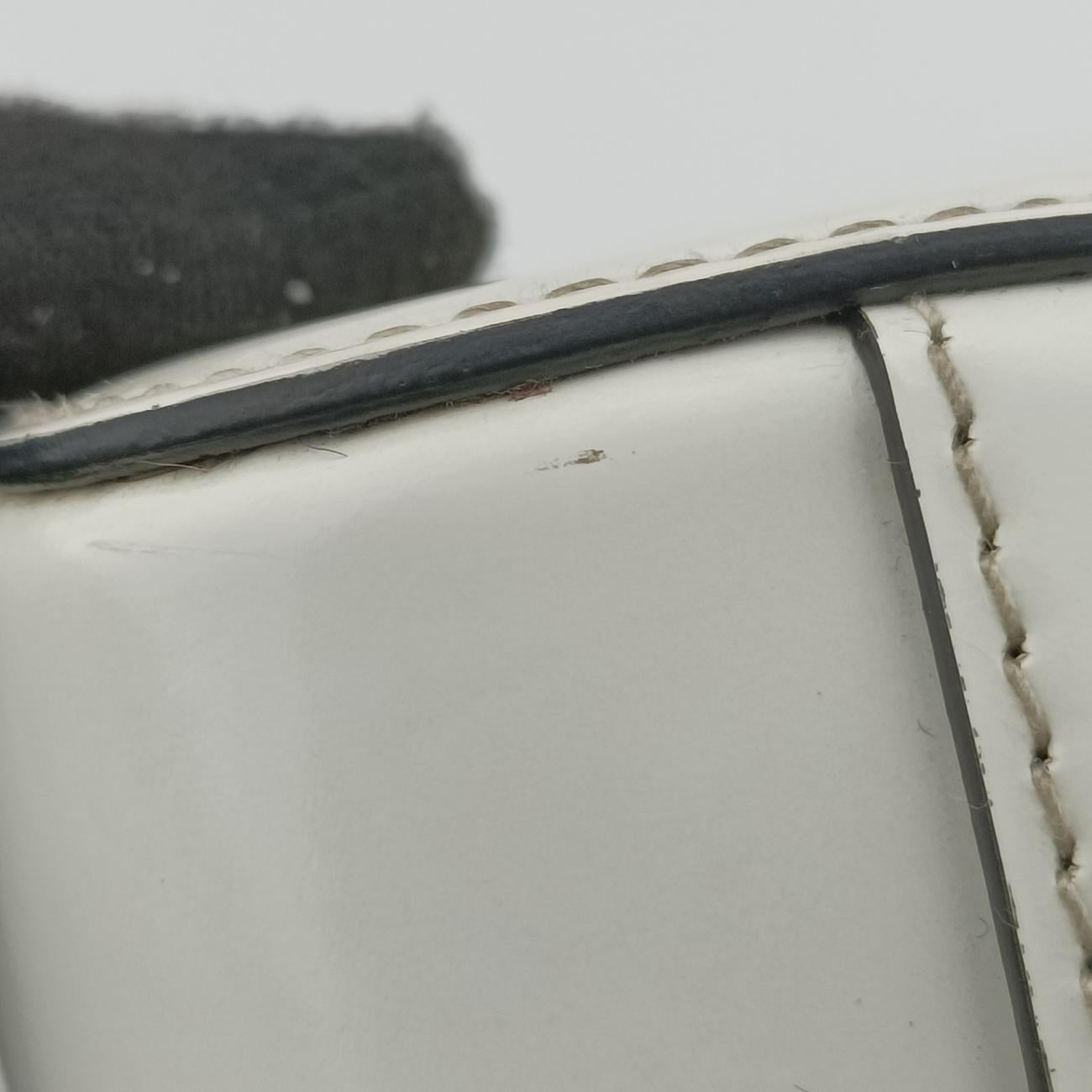 Pre-owned Prada Brique White Leather 2VH069 shoulderbag | stylenewstar