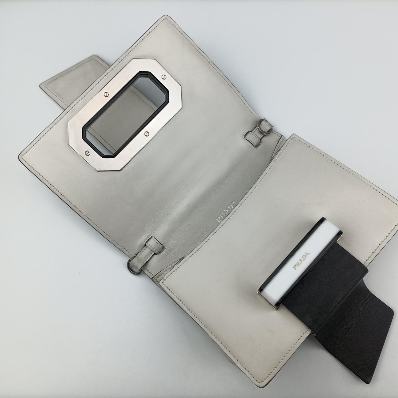 Secondhand Prada Plex ribbon White Leather 1BD067 shoulderbag | stylenewstar