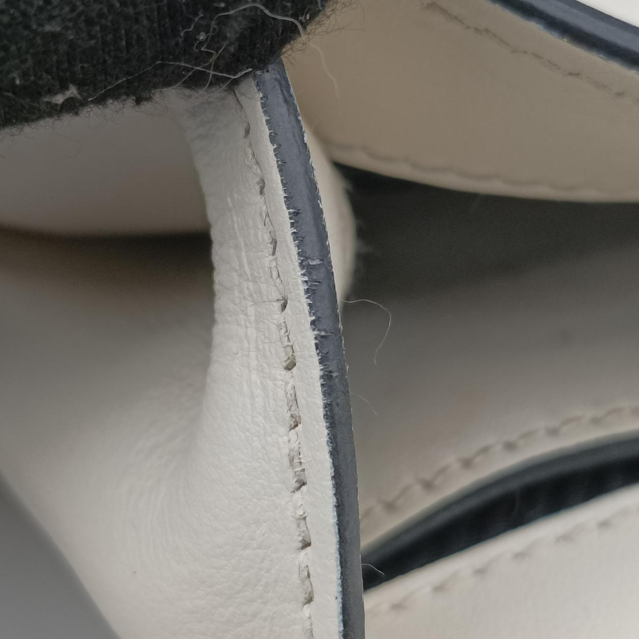 Secondhand Prada Plex ribbon White Leather 1BD067 shoulderbag | stylenewstar