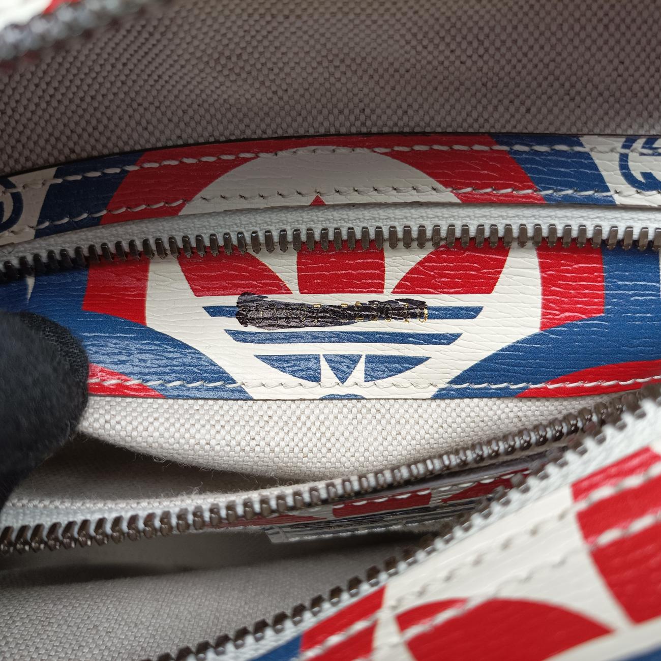 Pre-owned Gucci adidas collaboration mini duffel White x Red x Blue Leather 702397 shoulderbag | stylenewstar