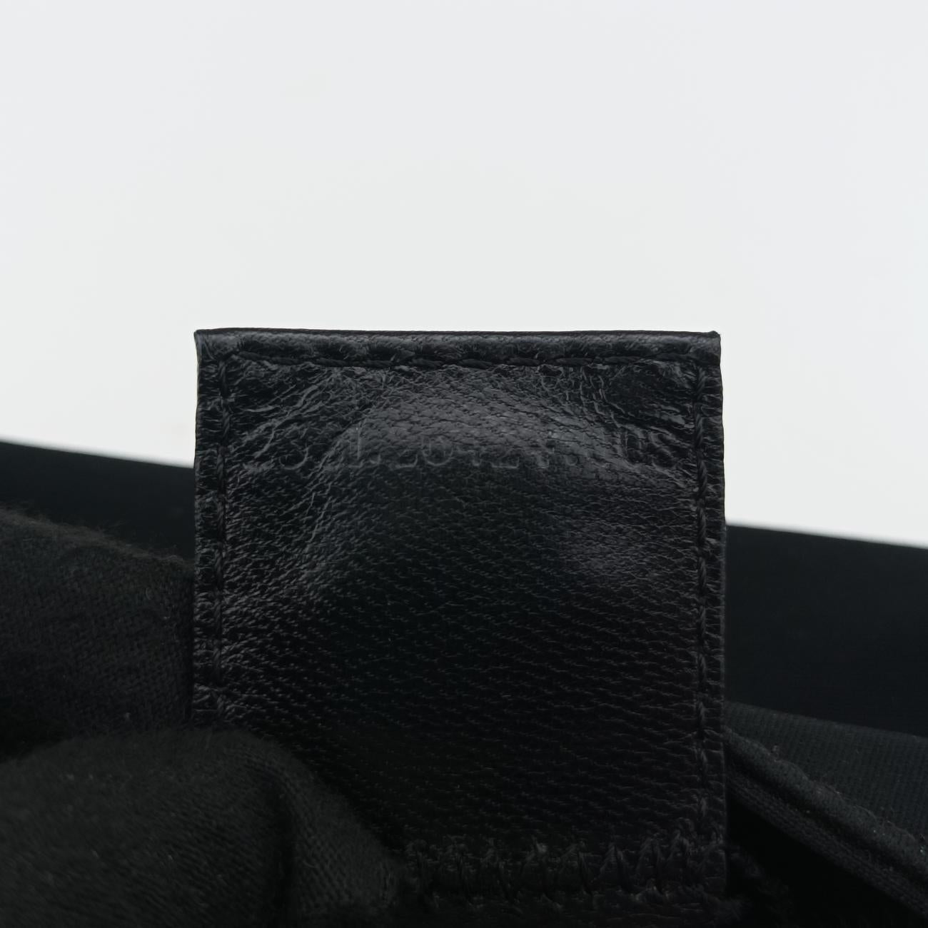 Pre-owned Fendi Baguette Black silk 26424 shoulderbag | stylenewstar