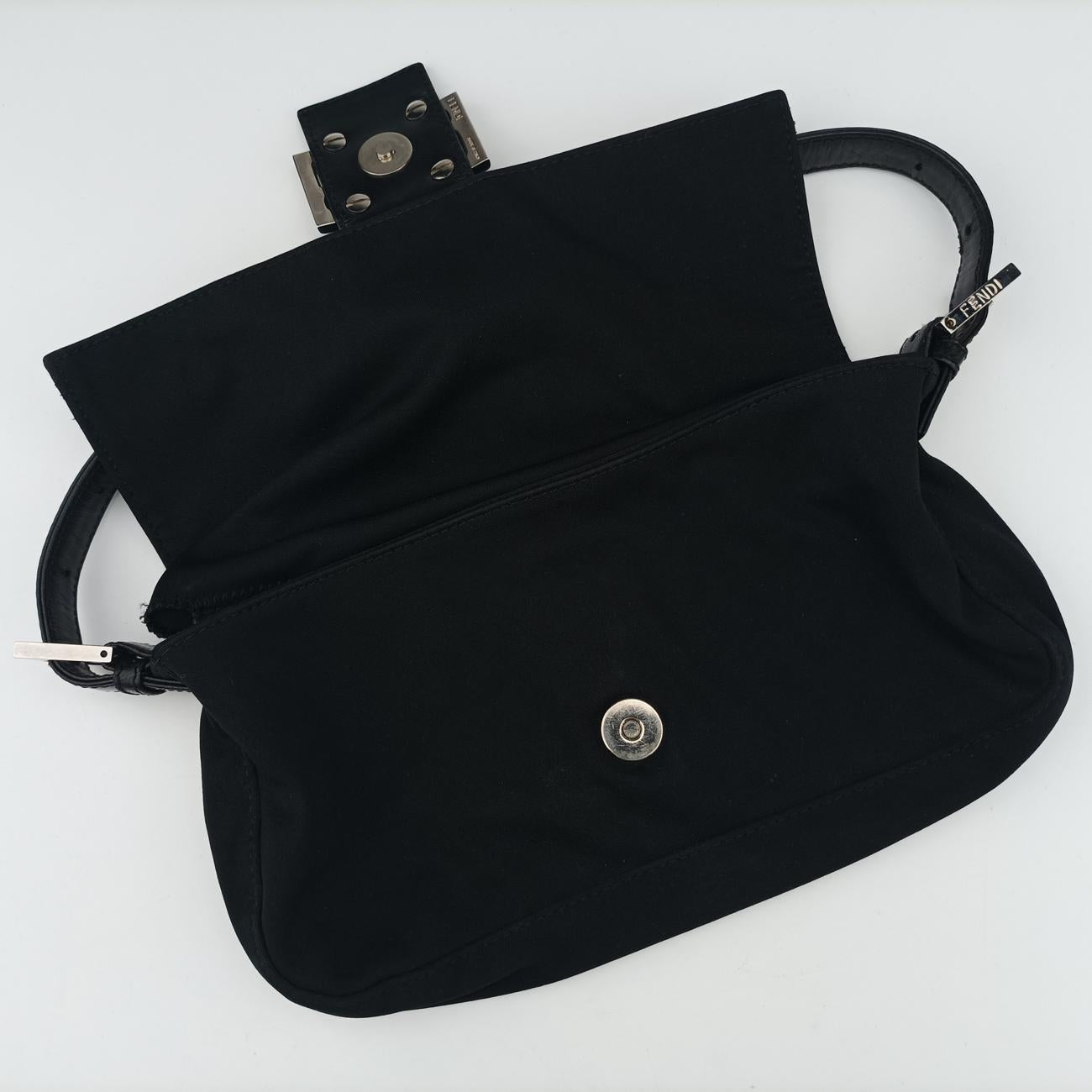 Pre-owned Fendi Baguette Black silk 26424 shoulderbag | stylenewstar