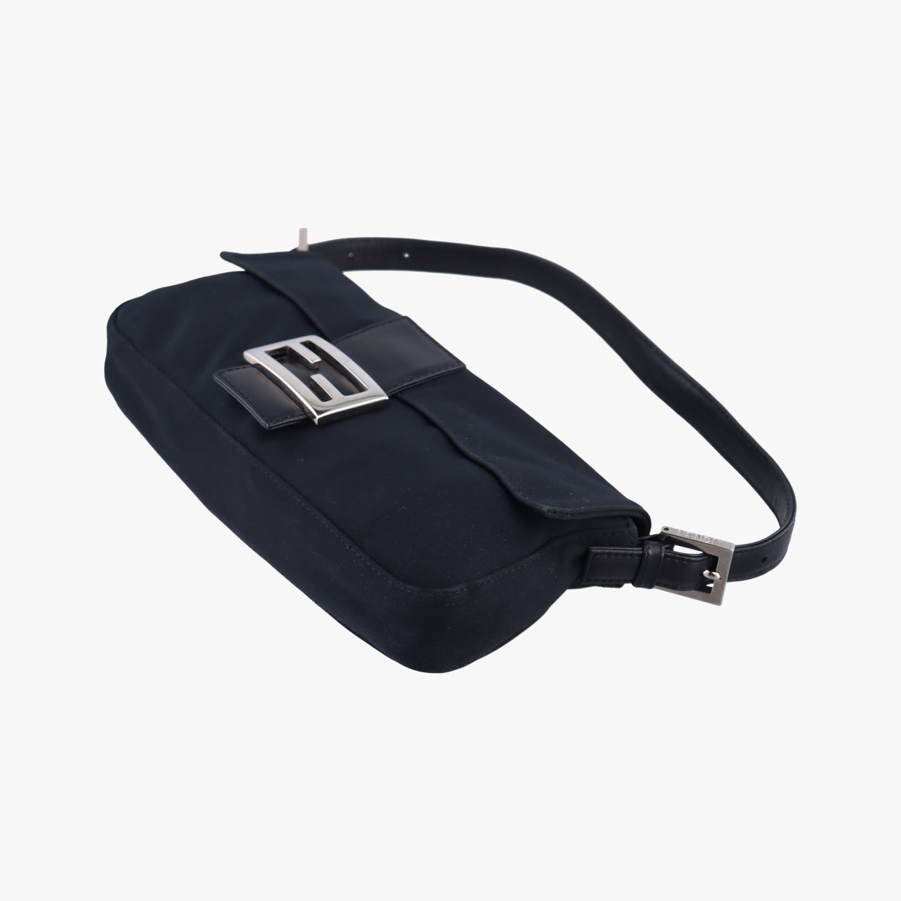 Pre-owned Fendi Baguette Black silk 26424 shoulderbag | stylenewstar