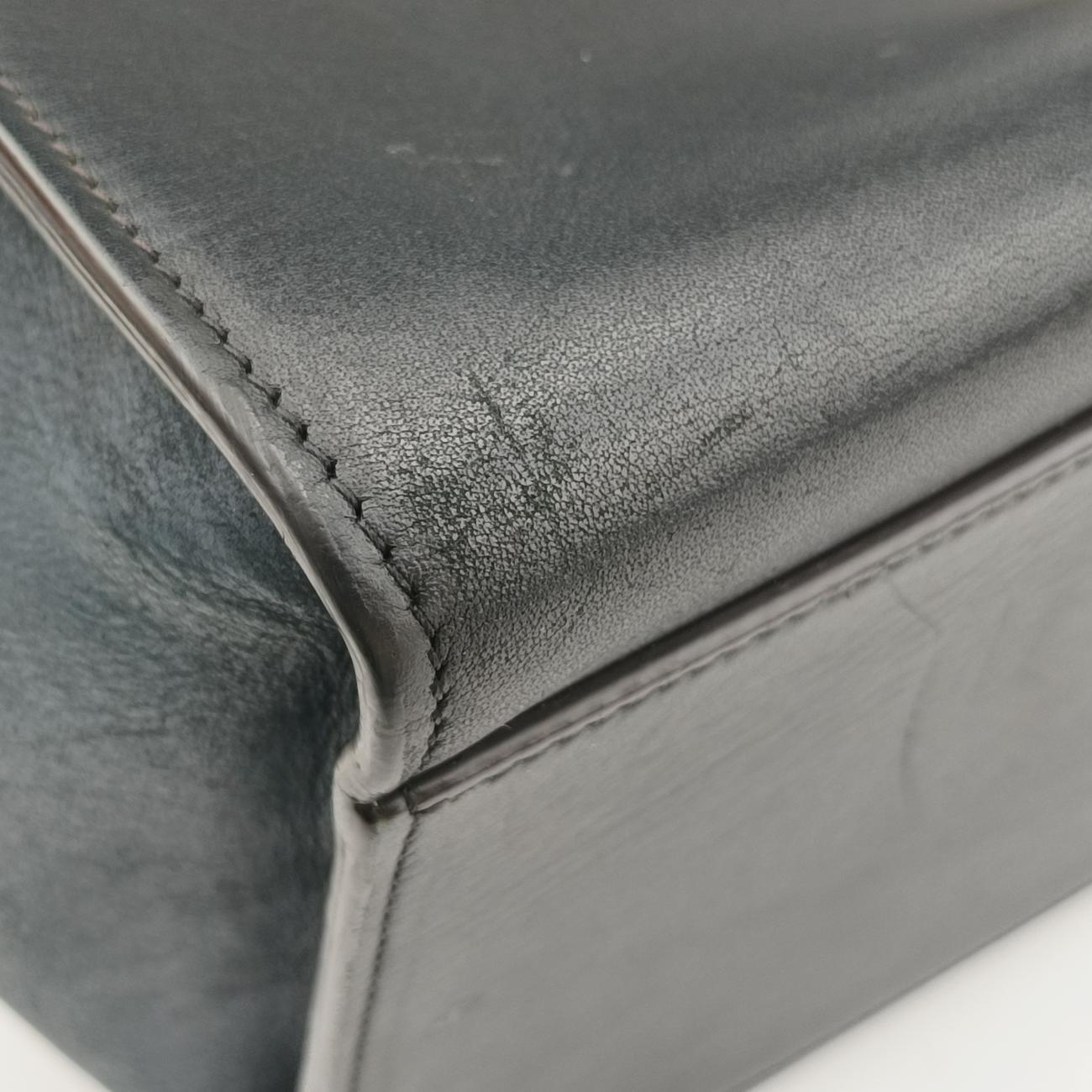 Secondhand Celine Trapèze Grey×Navy Leather  shoulderbag | stylenewstar