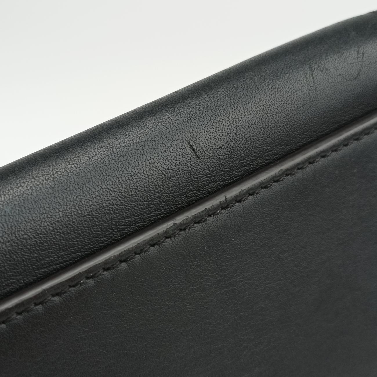 Secondhand Celine Trapèze Grey×Navy Leather  shoulderbag | stylenewstar