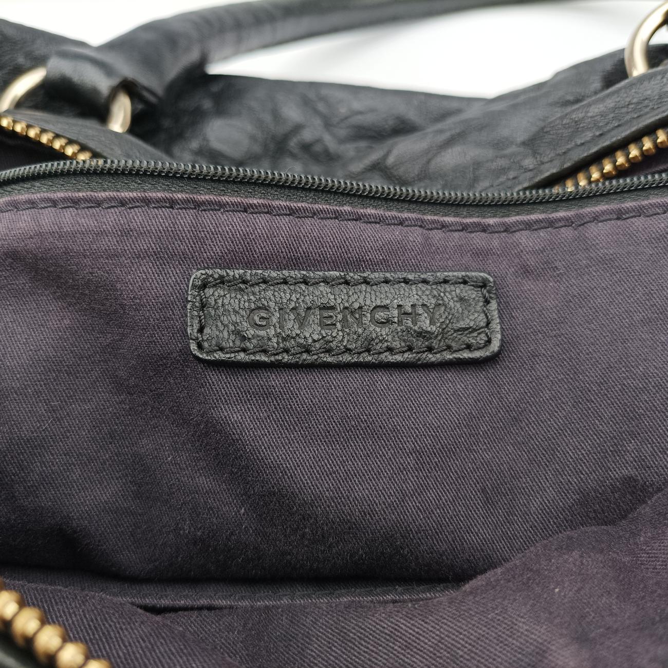 Secondhand Givenchy Pandora Black Leather  shoulderbag | stylenewstar