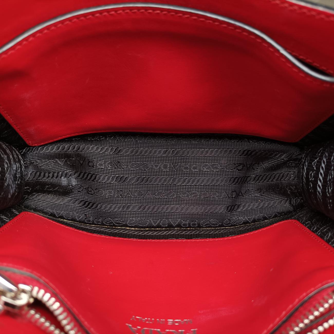 Pre-owned Prada Comic Print Black x Red x Multicolor leather 1BD121 shoulderbag | stylenewstar