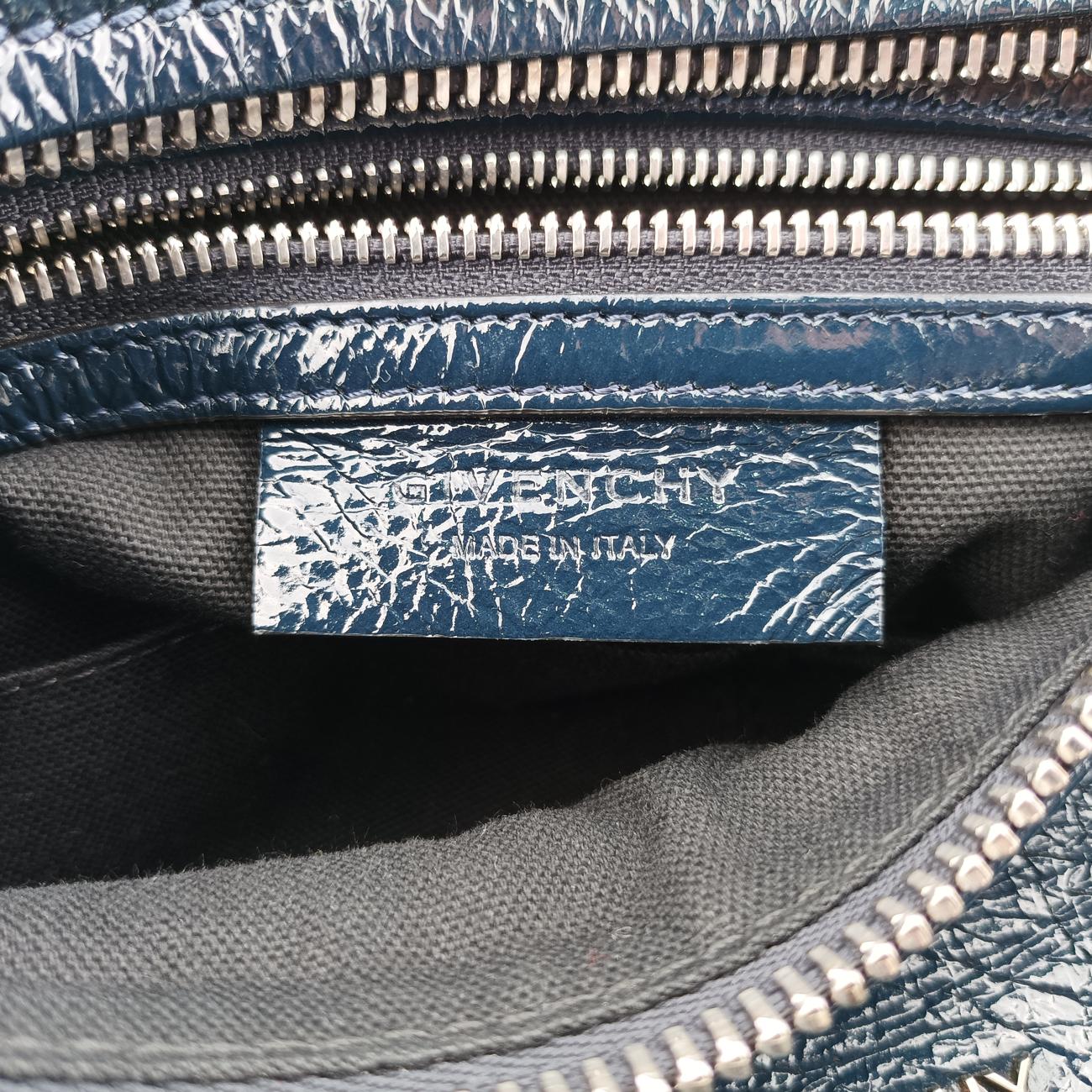 Secondhand Givenchy Pandora Navy leather  shoulderbag | stylenewstar