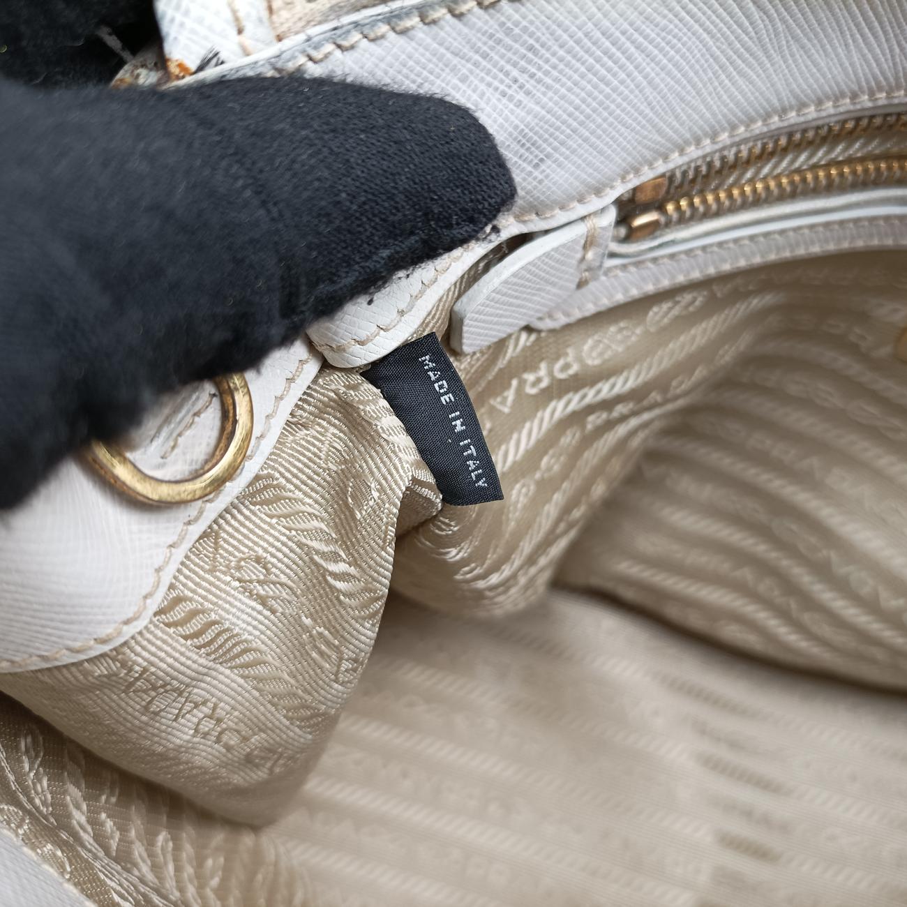 Secondhand Prada Galleria White SAFFIANO Leather BN1801 shoulderbag | stylenewstar